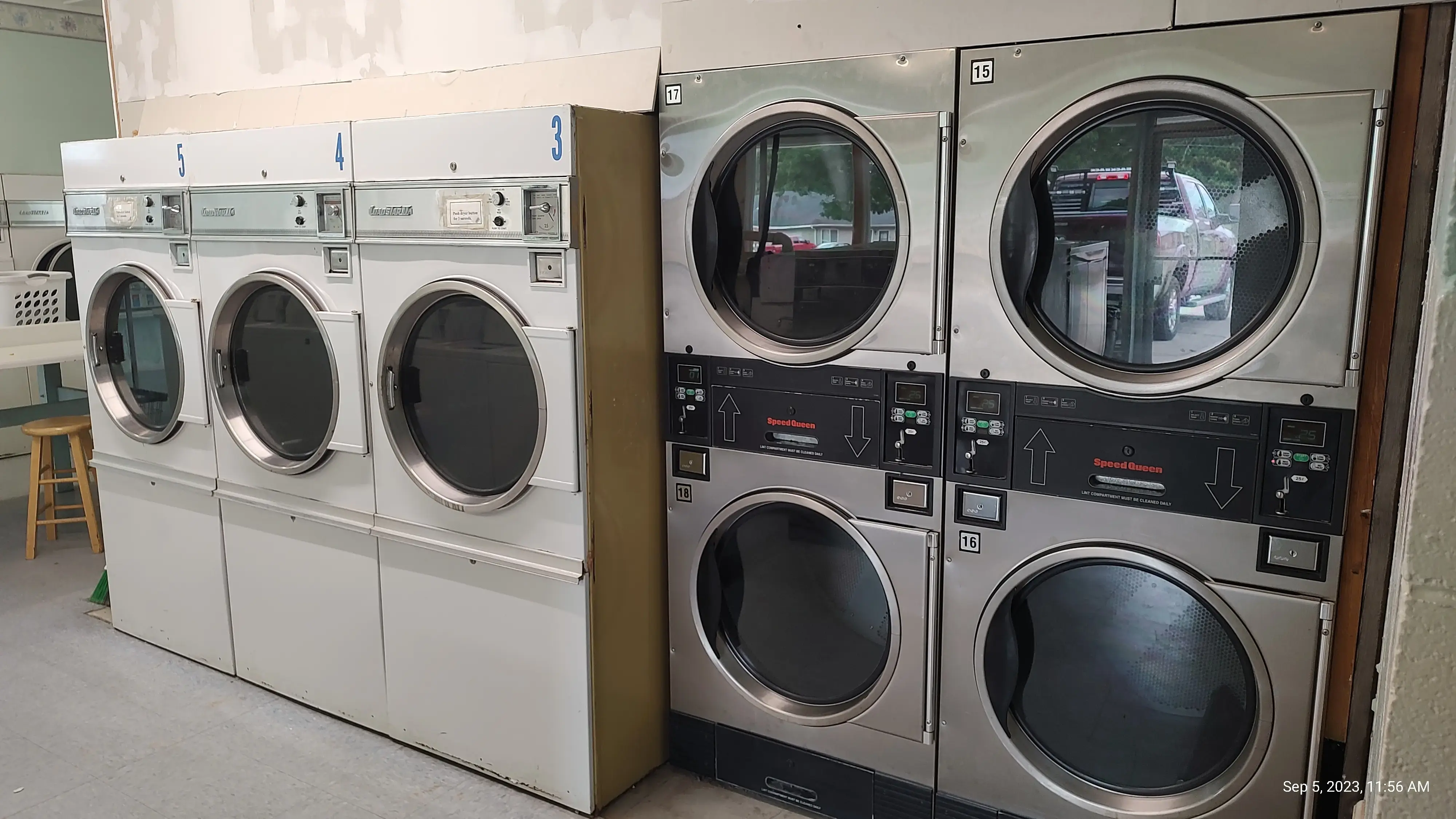 Coloma Laundromat - Image 10