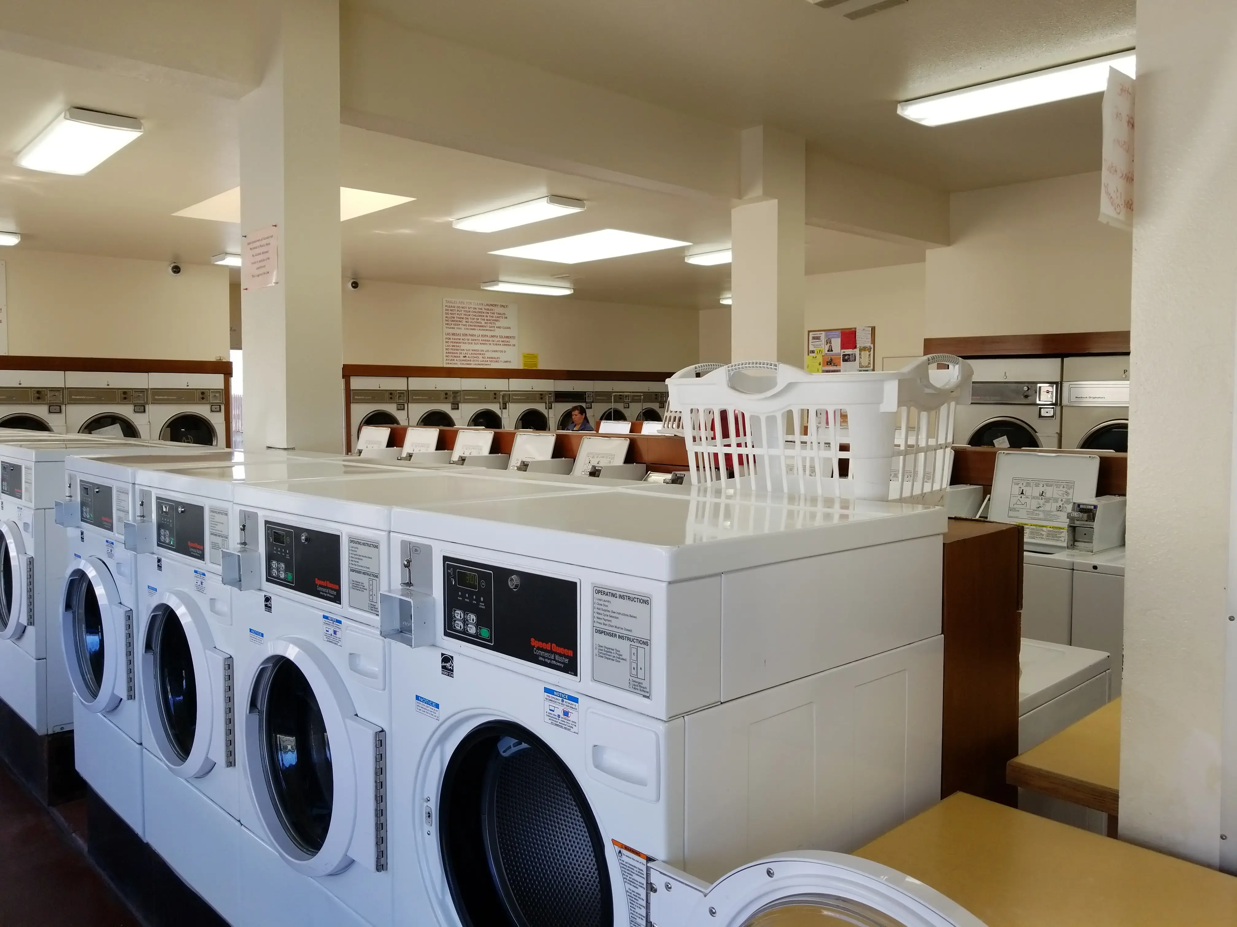 Colombi laundromat - Image 18