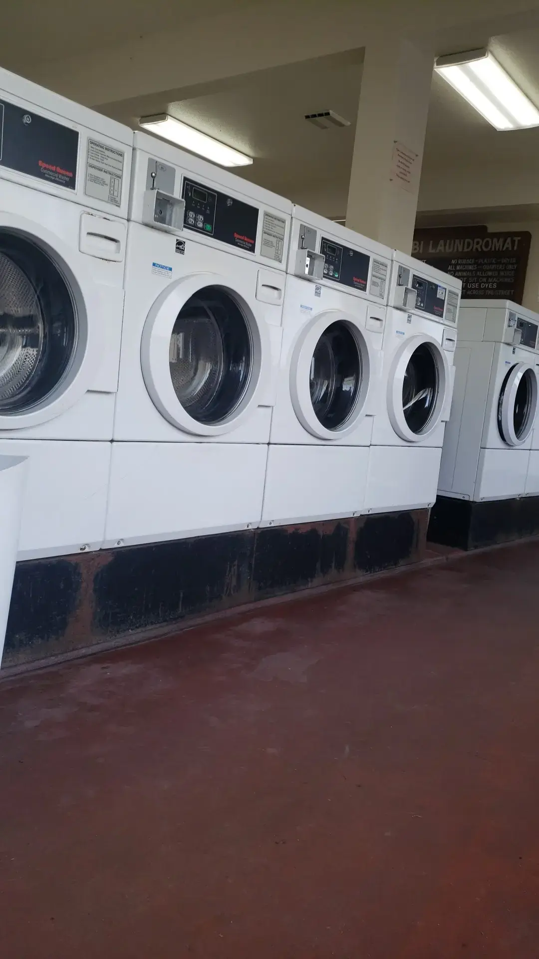 Colombi laundromat - Image 19