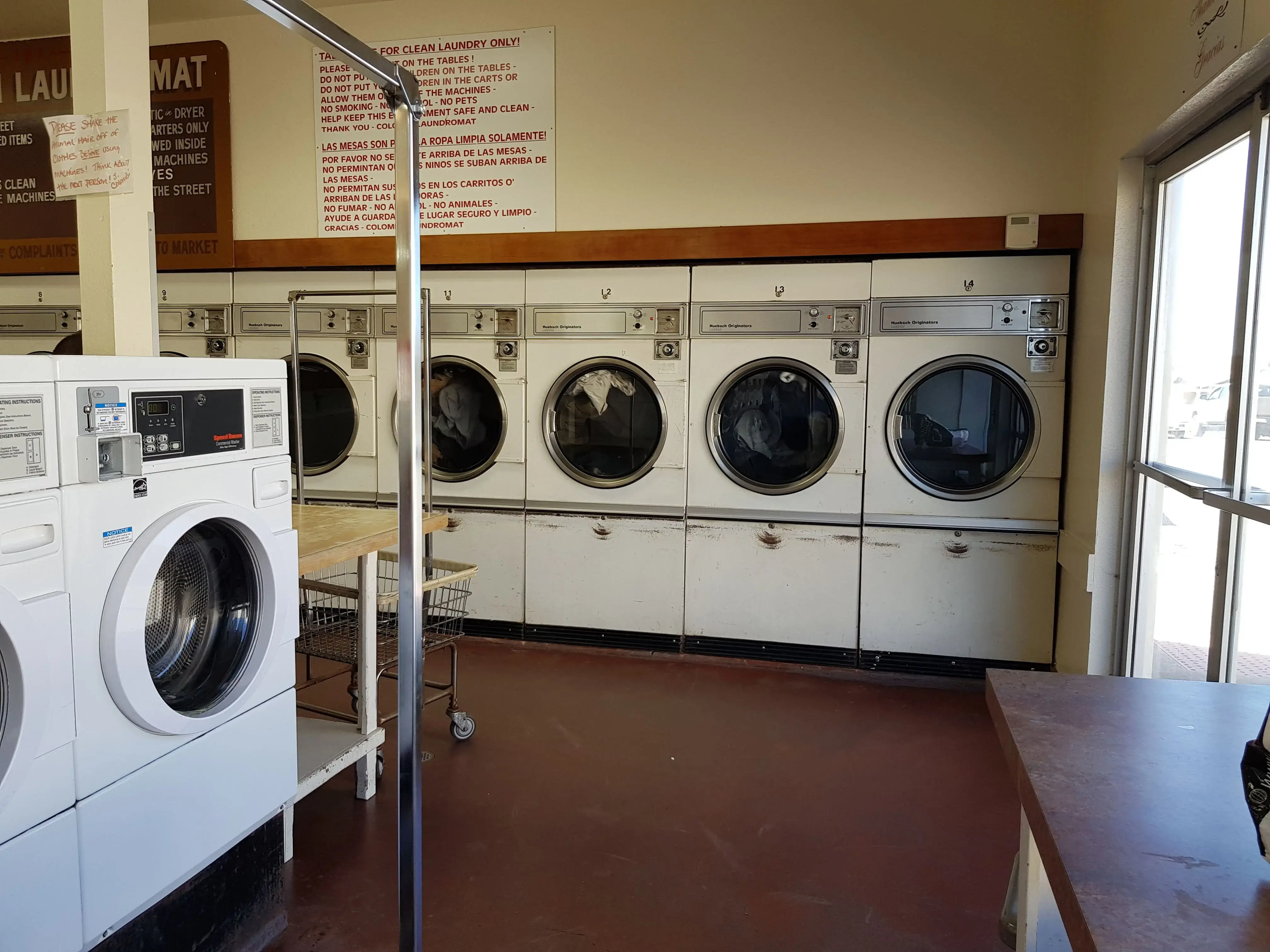 Colombi laundromat - Image 1