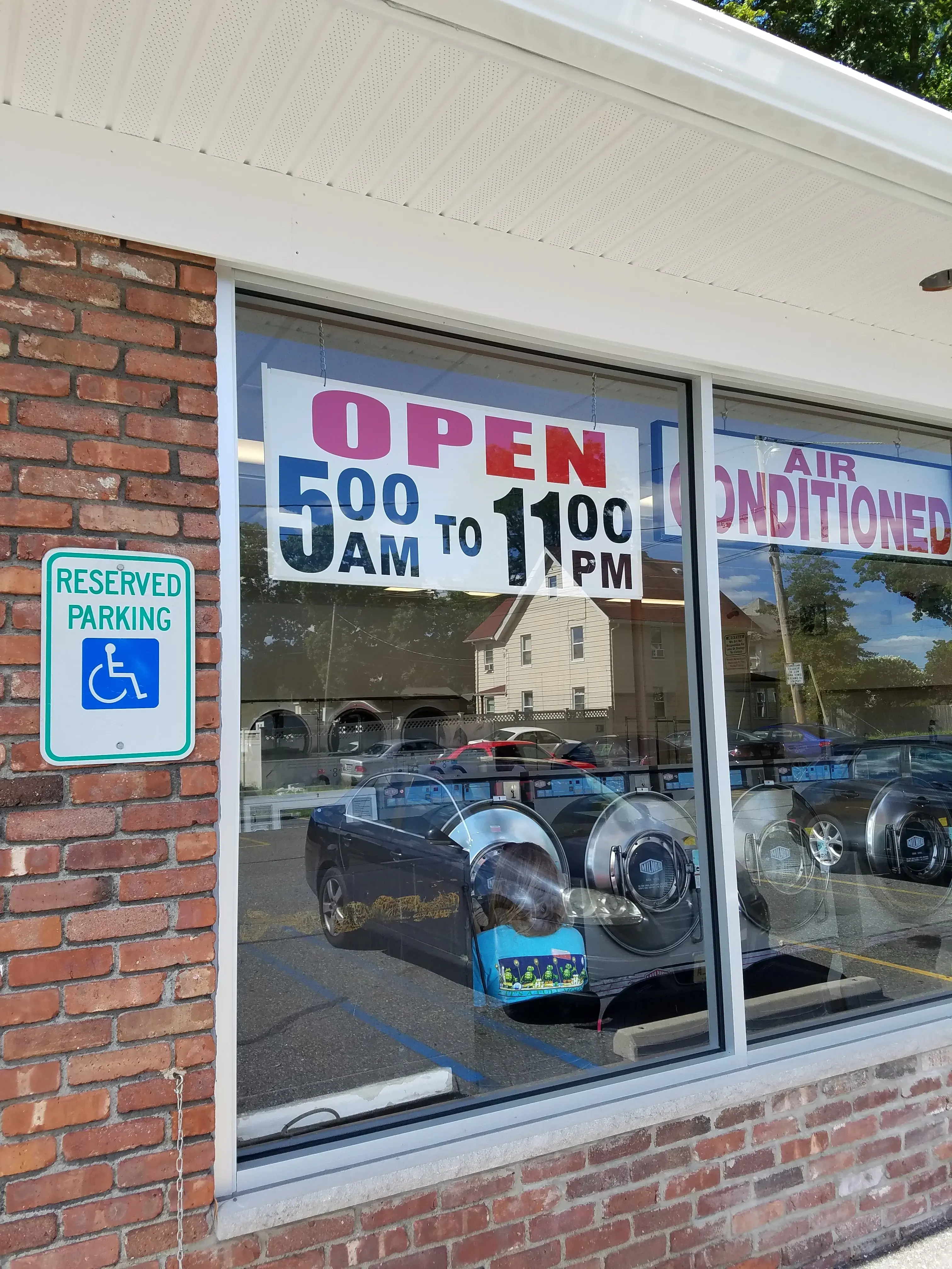 Colonial Launderette thumbnail 12