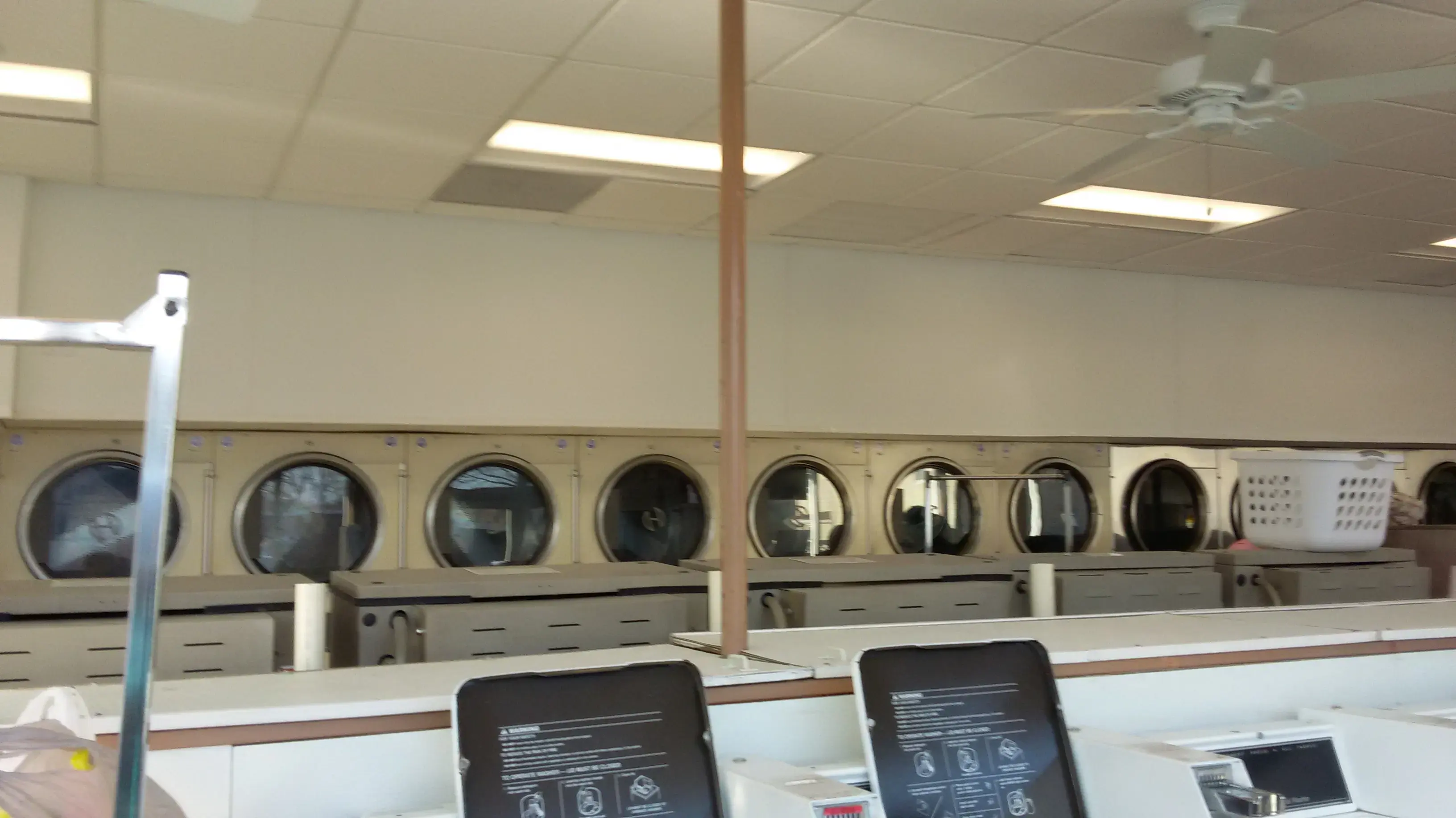 Colonial Launderette thumbnail 10