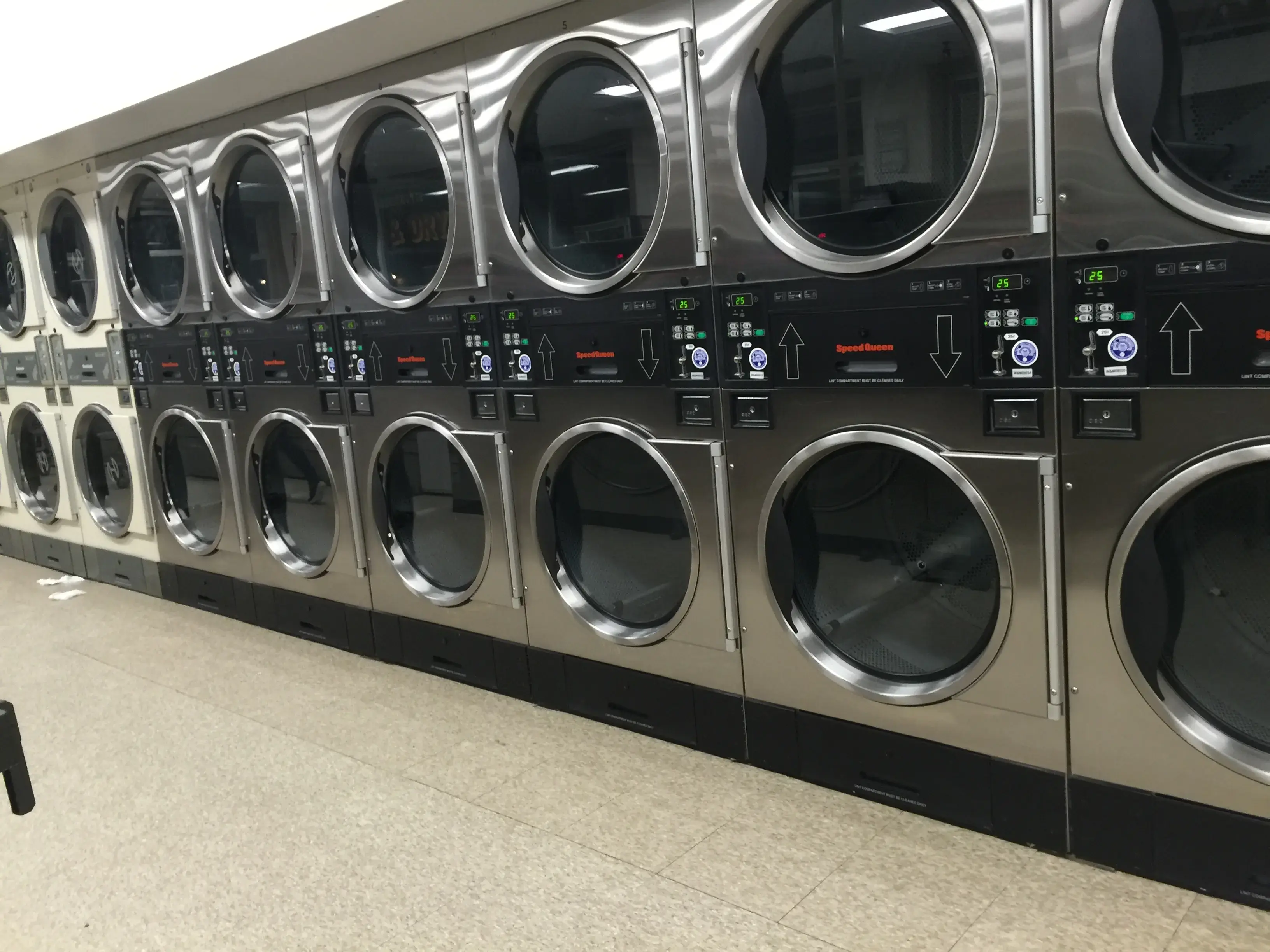 Colonial Launderette thumbnail 19