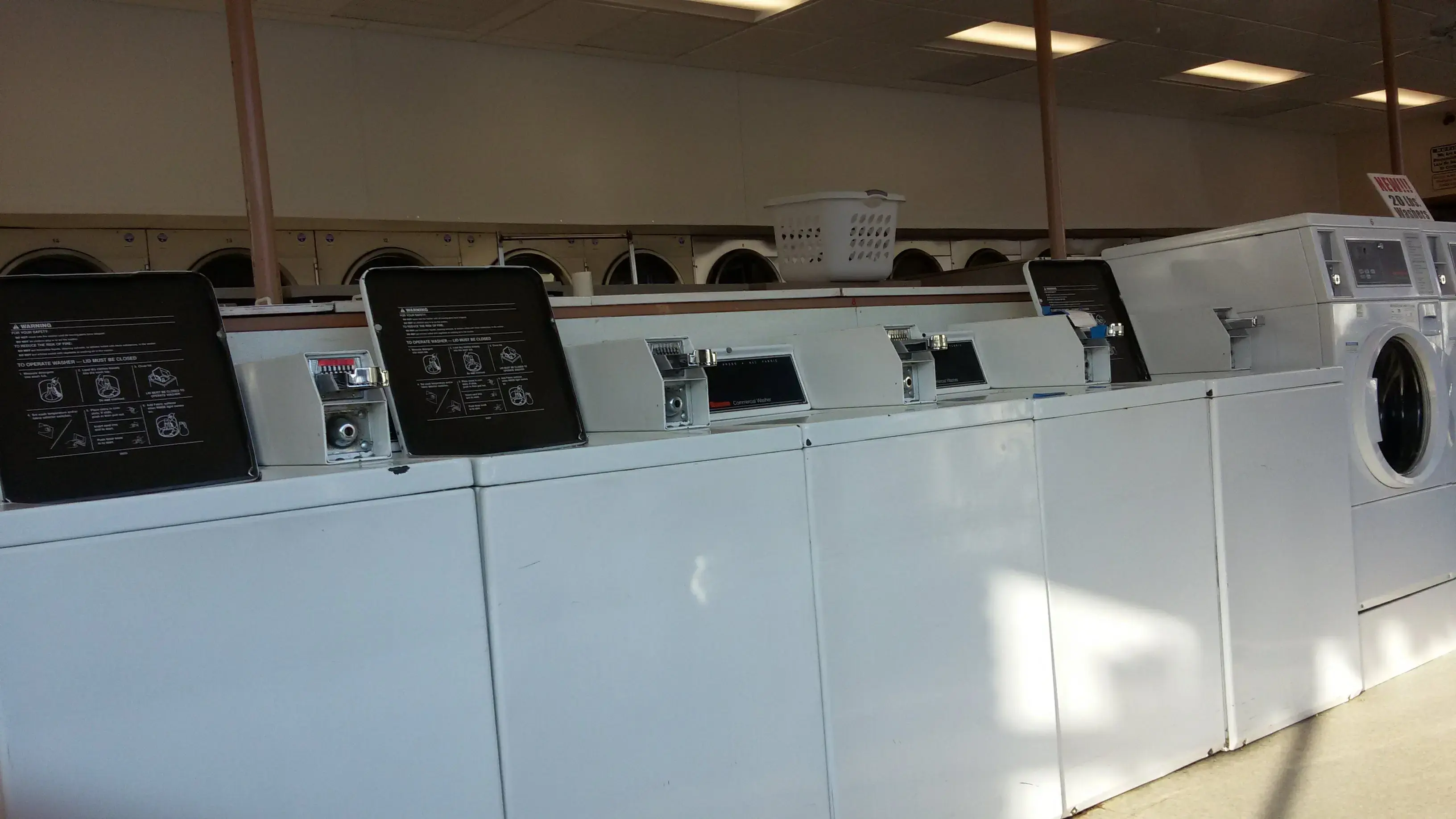 Colonial Launderette thumbnail 16