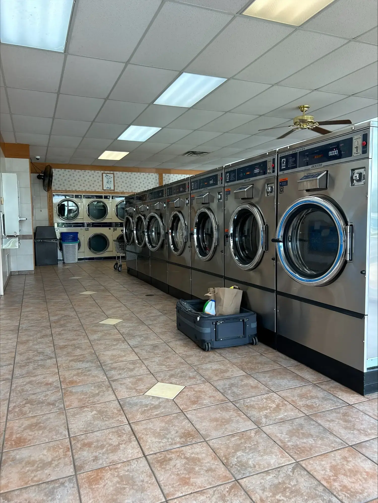 Colonial Laundromat - Image 13