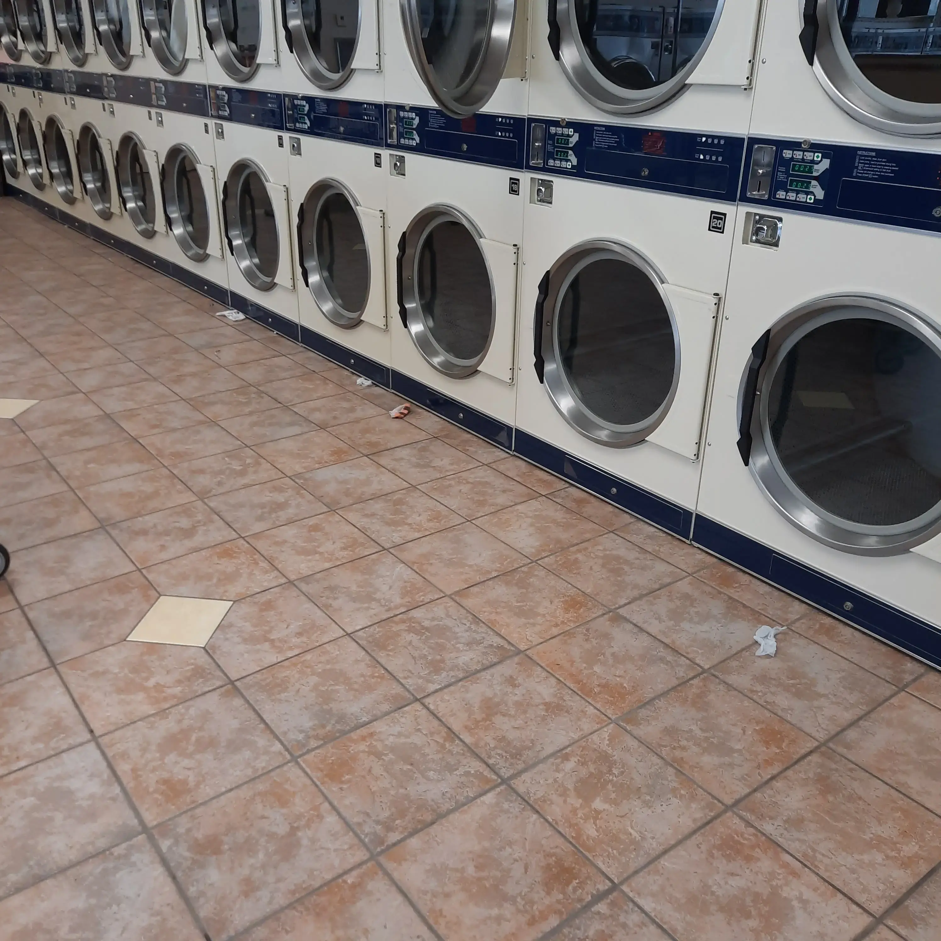 Colonial Laundromat - Image 8