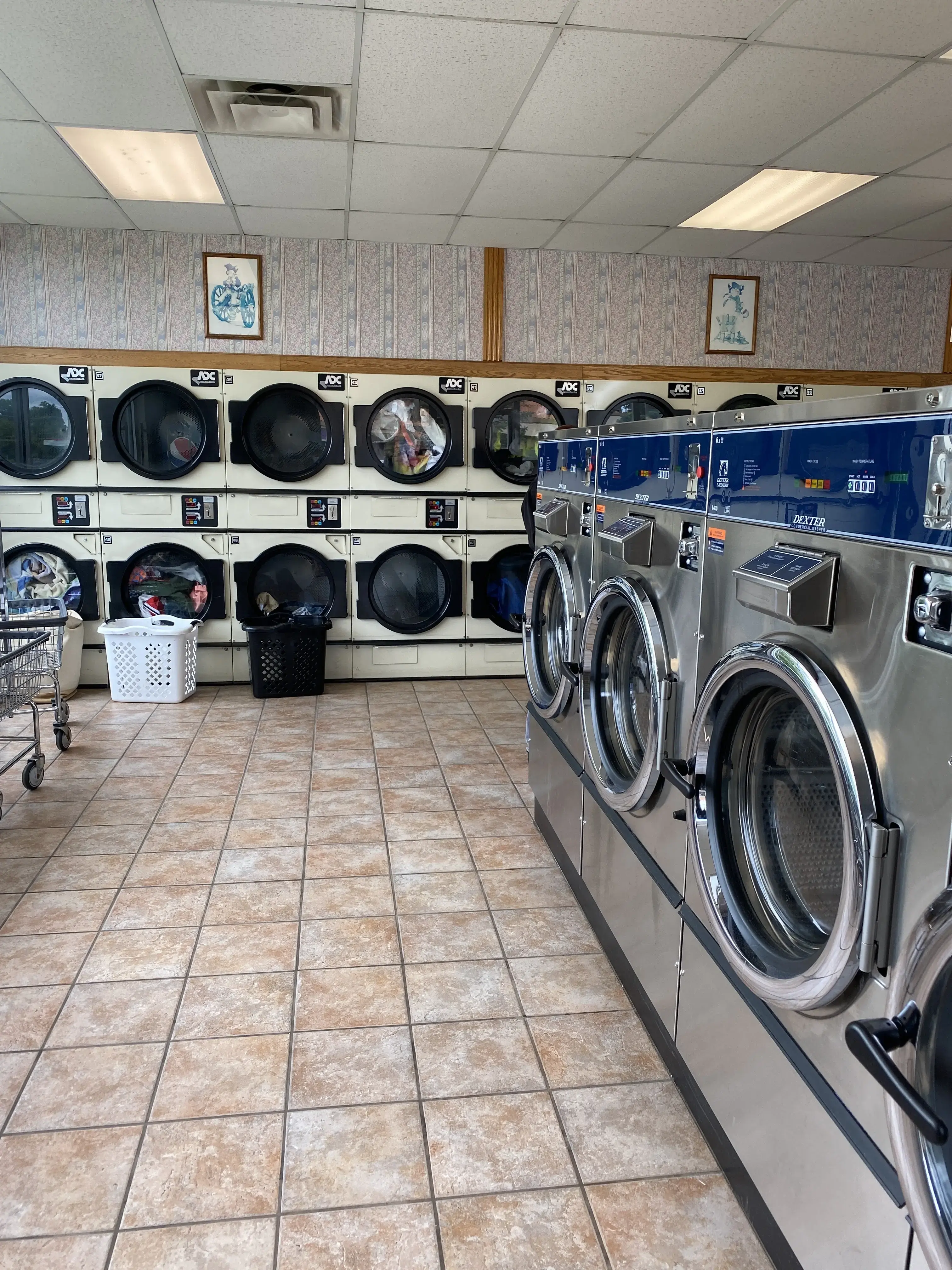 Colonial Laundromat thumbnail 19
