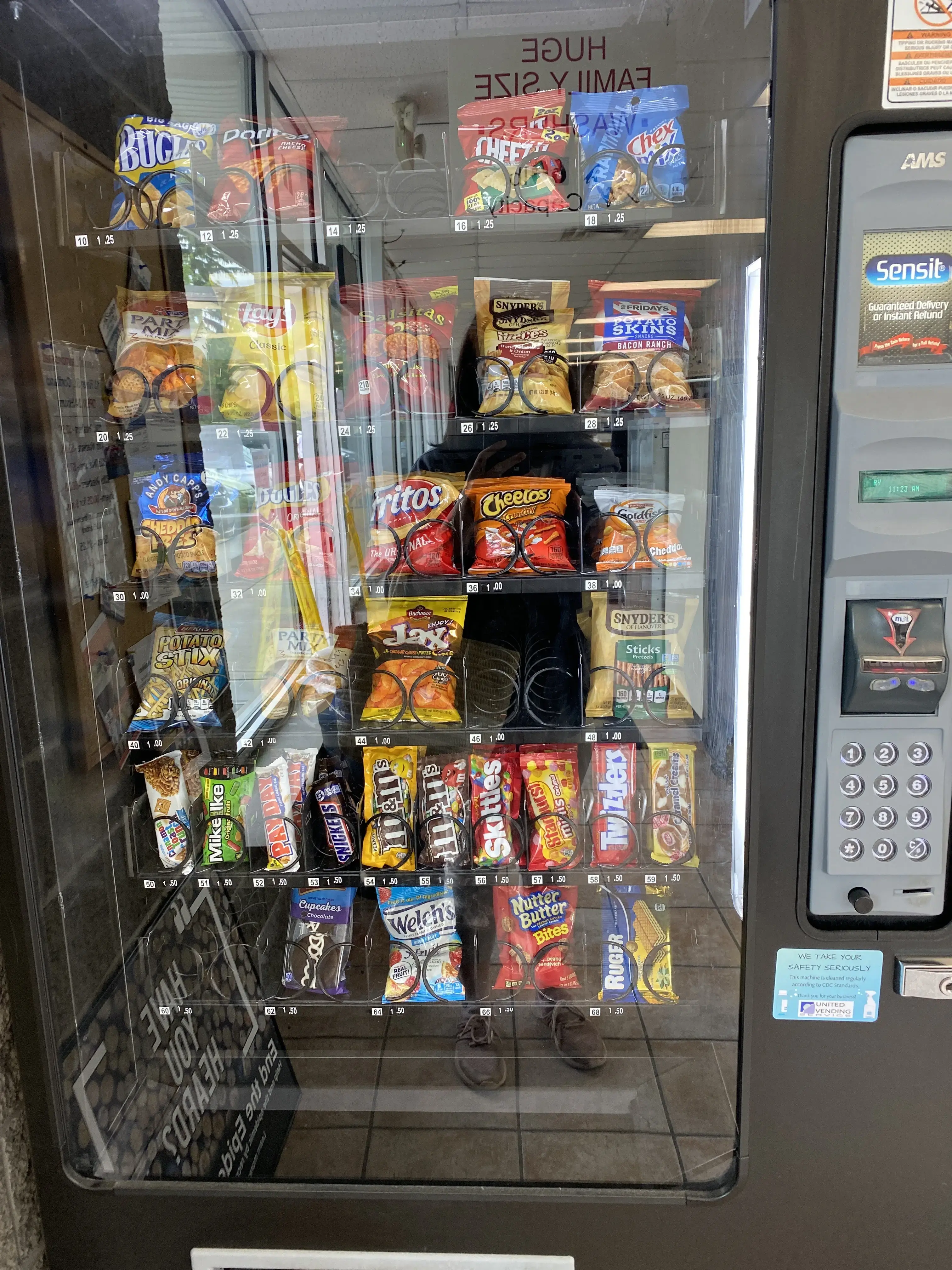 Colonial Laundromat thumbnail 9