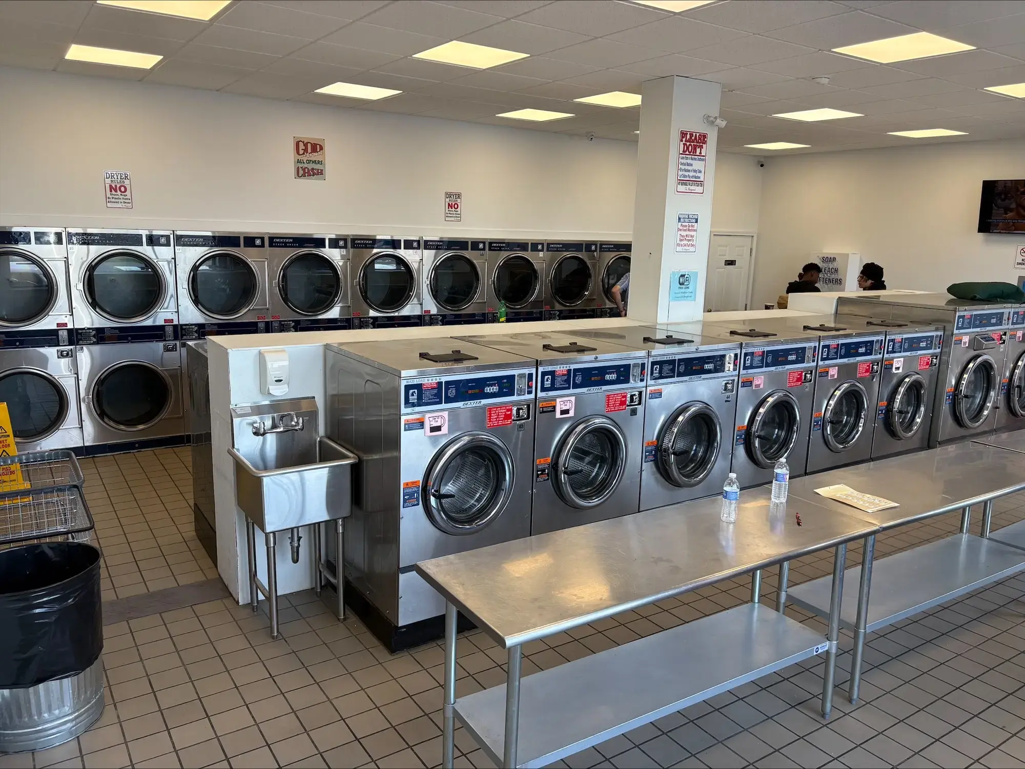 Colonial Laundromat location