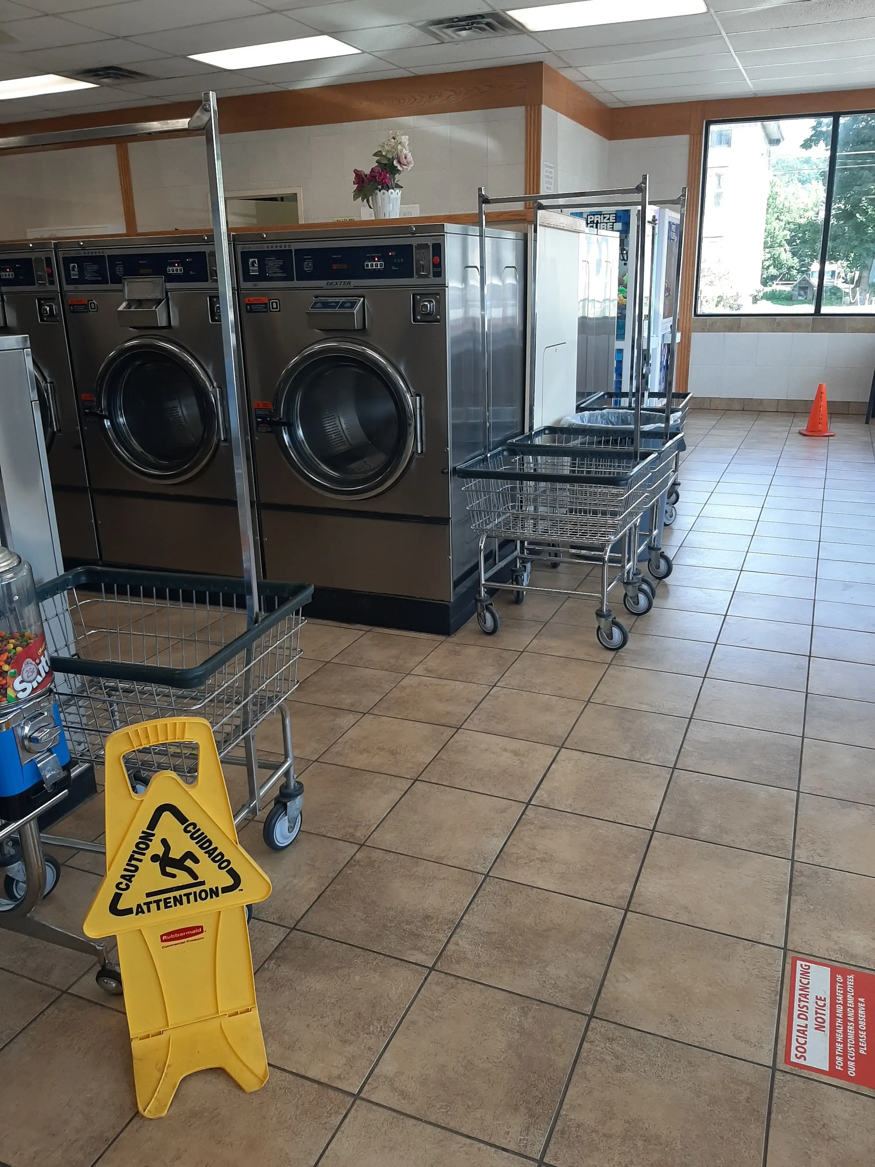 Colonial Laundromat thumbnail 20