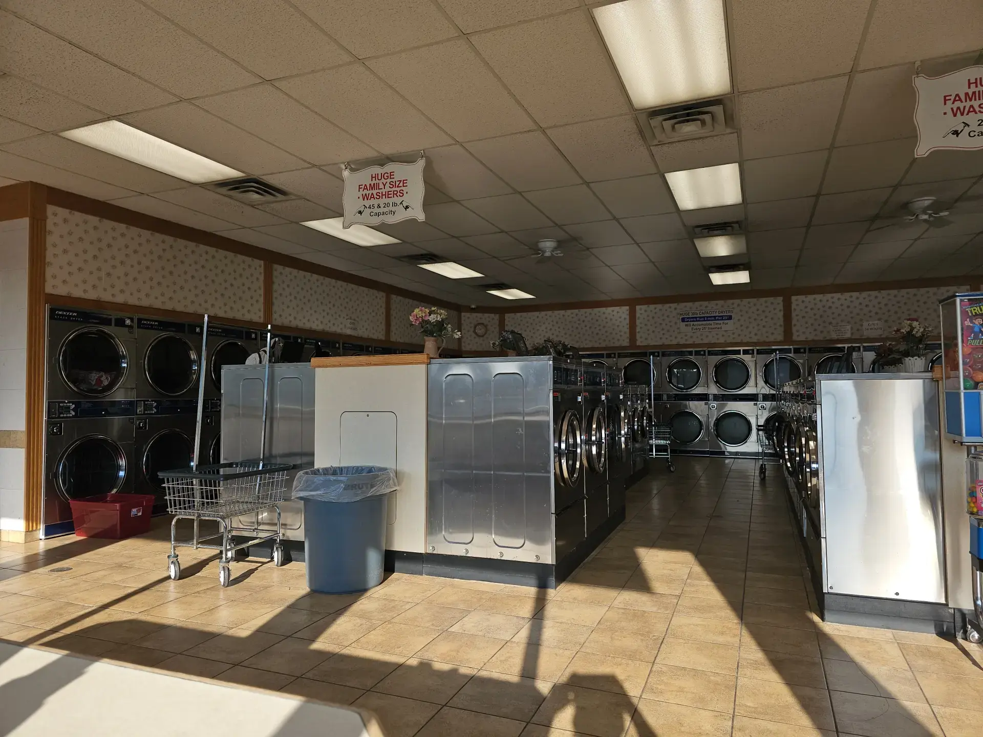 Colonial Laundromat thumbnail 15