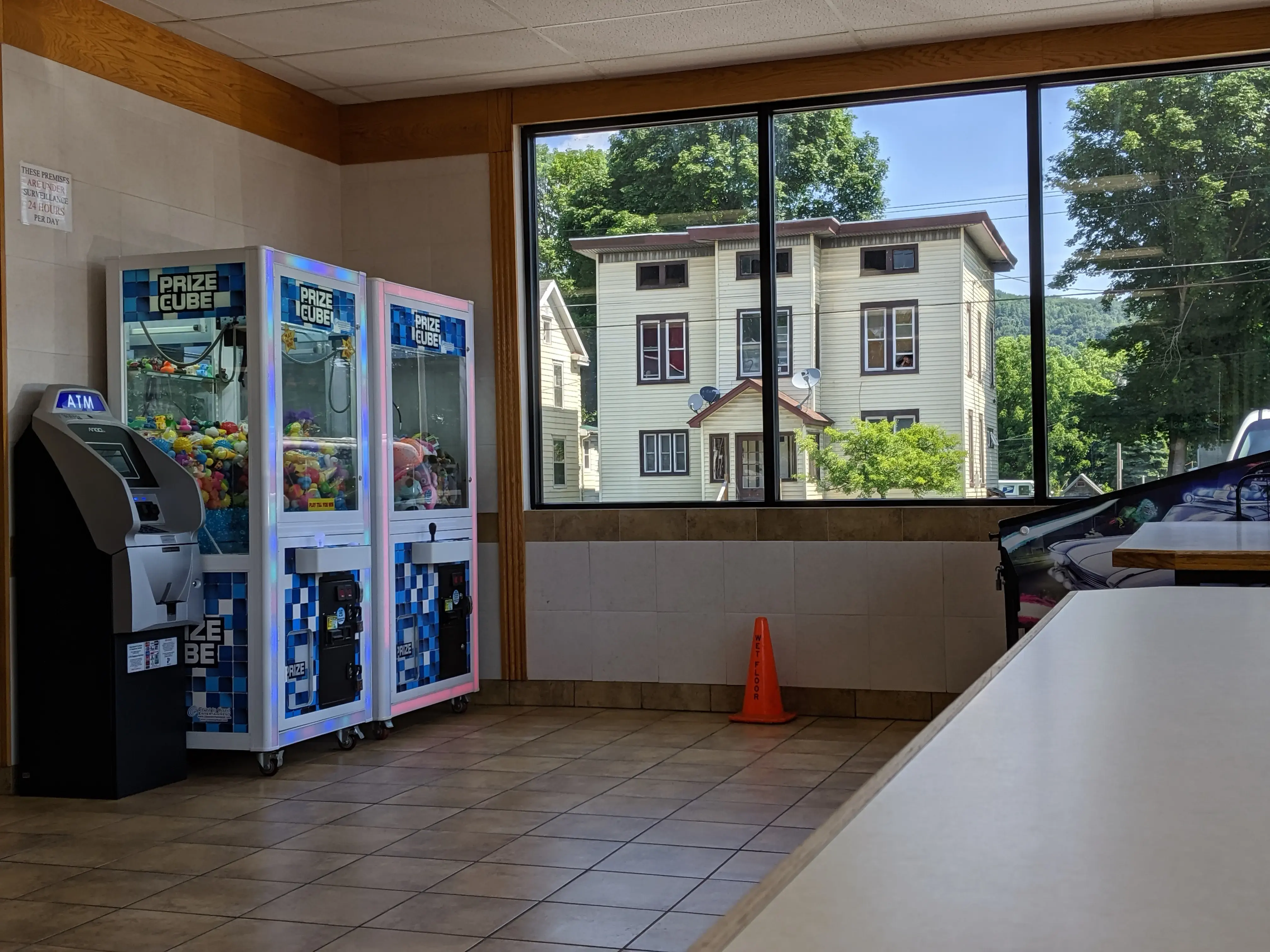 Colonial Laundromat thumbnail 9