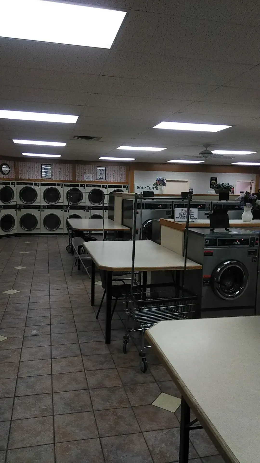 Colonial Laundromat - Image 10