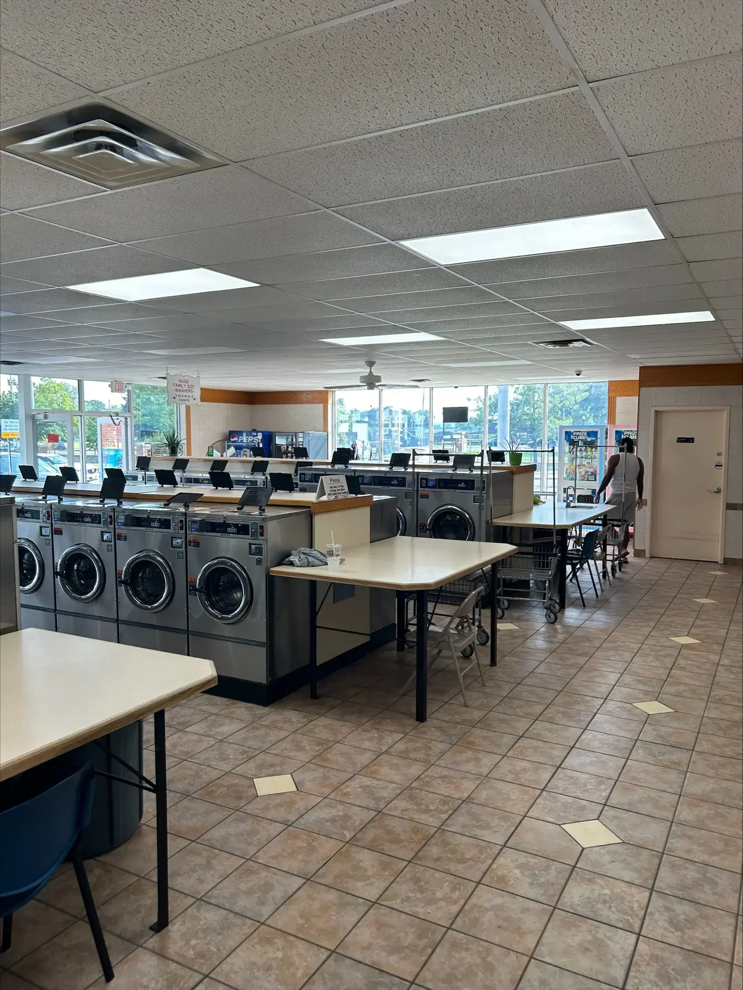 Colonial Laundromat thumbnail 7