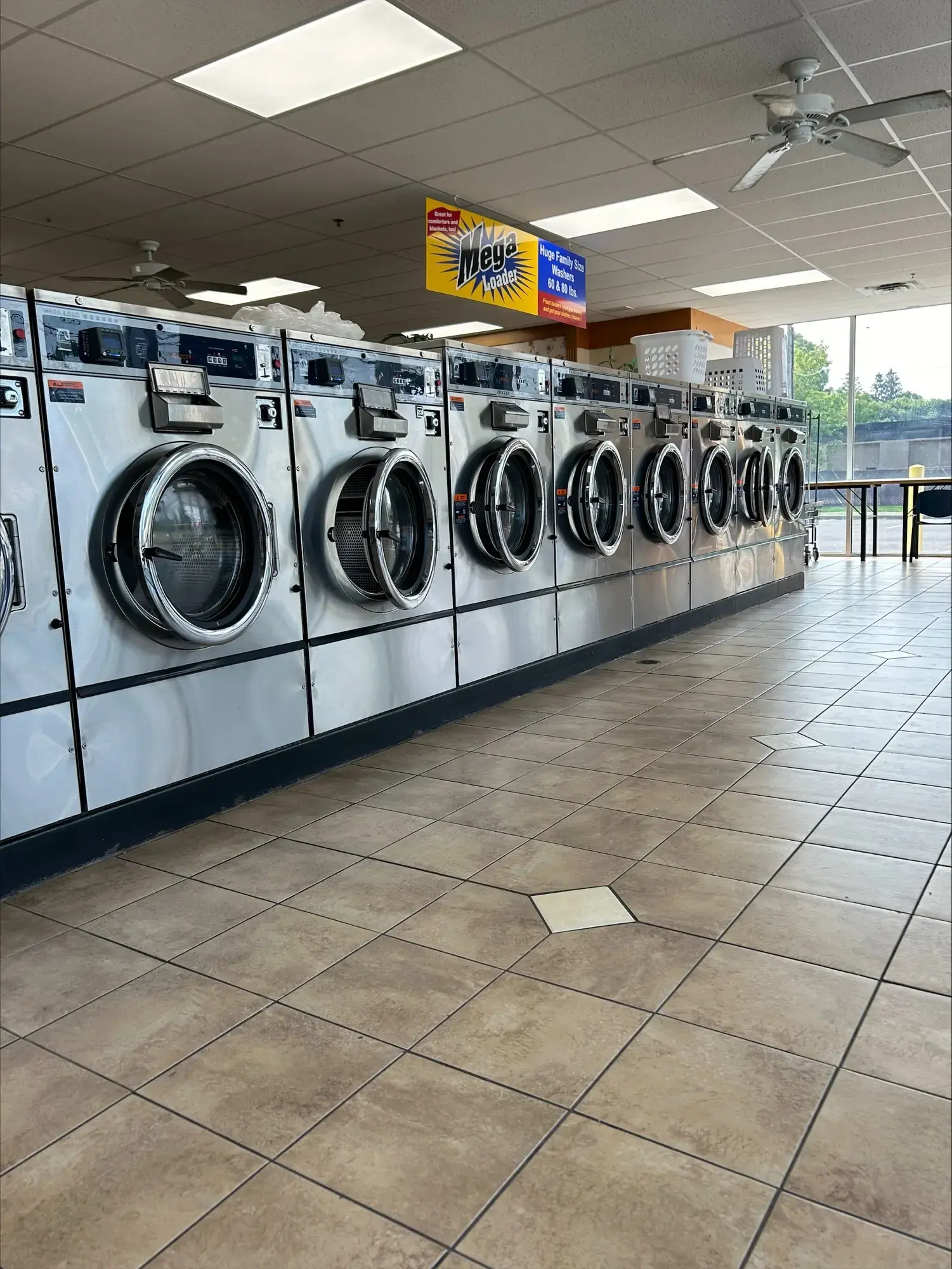 Colonial Laundromat - Image 9
