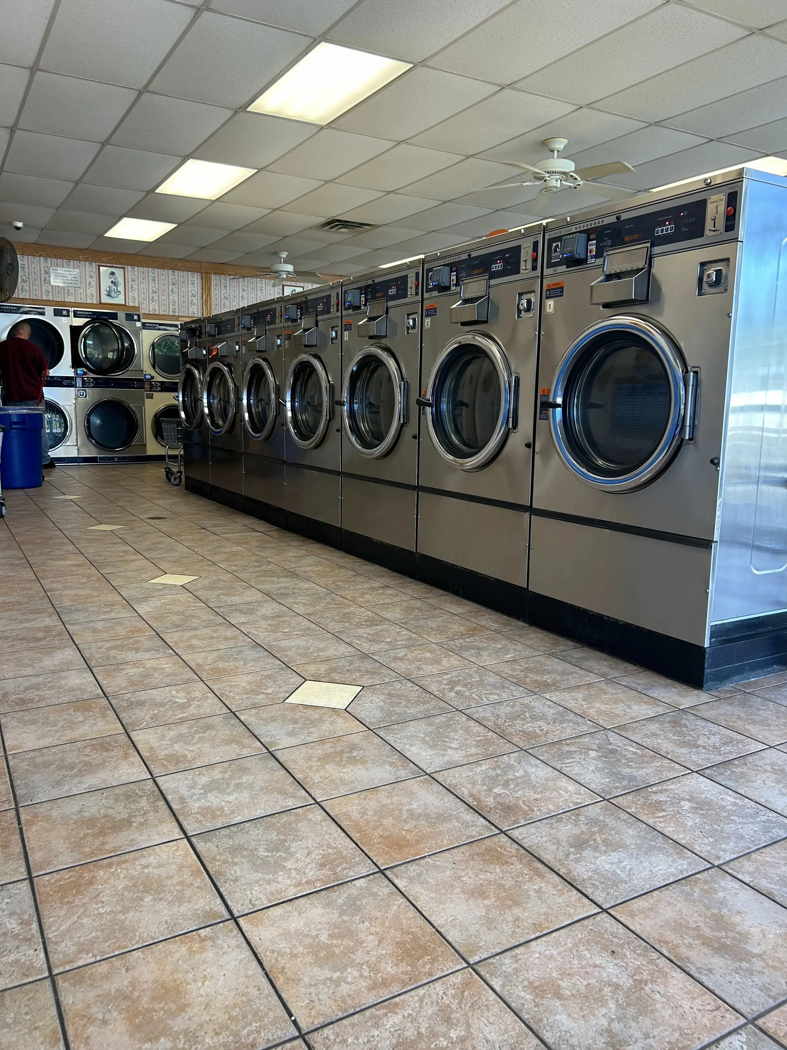 Colonial Laundromat thumbnail 17