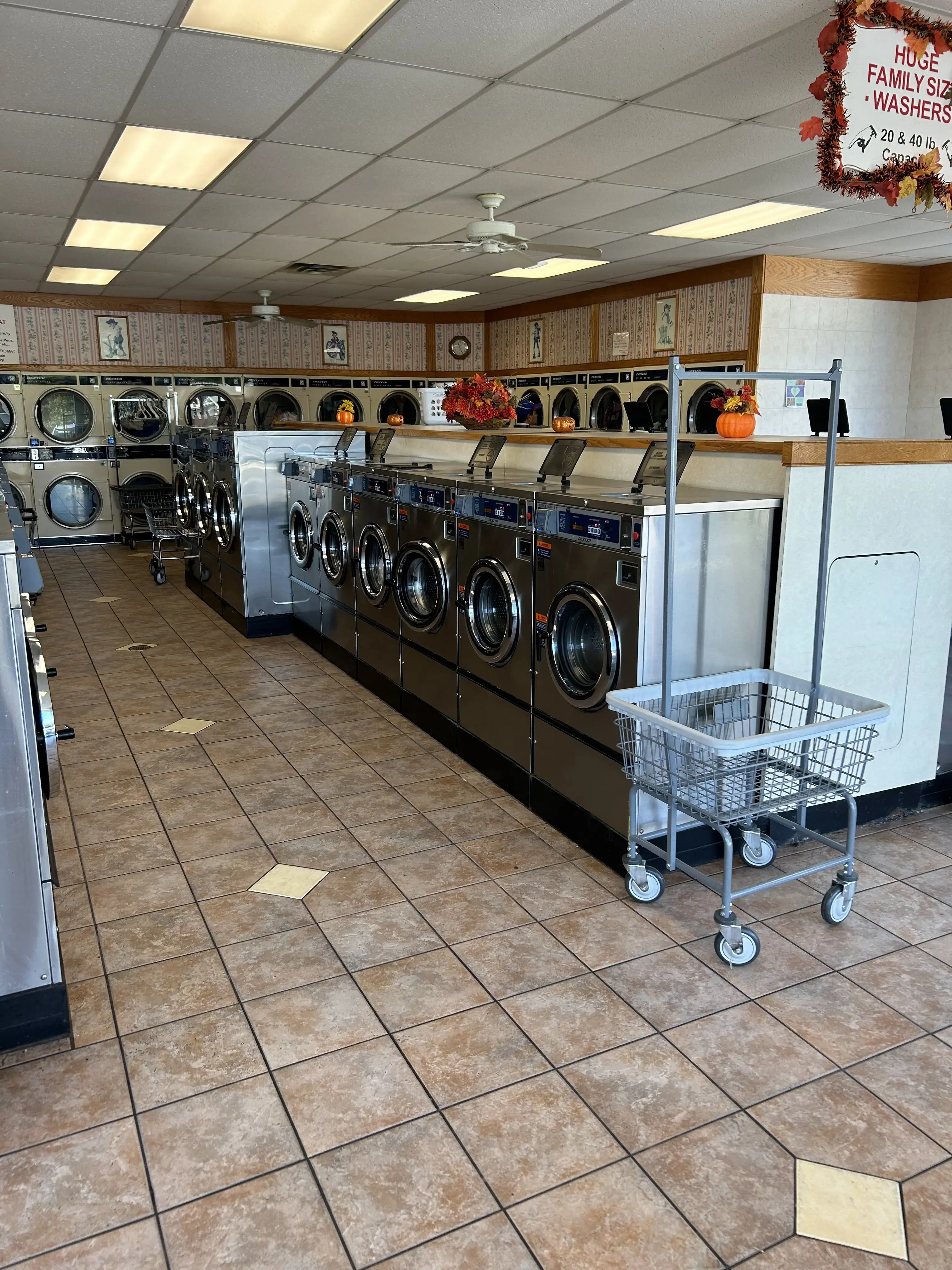 Colonial Laundromat - Image 11
