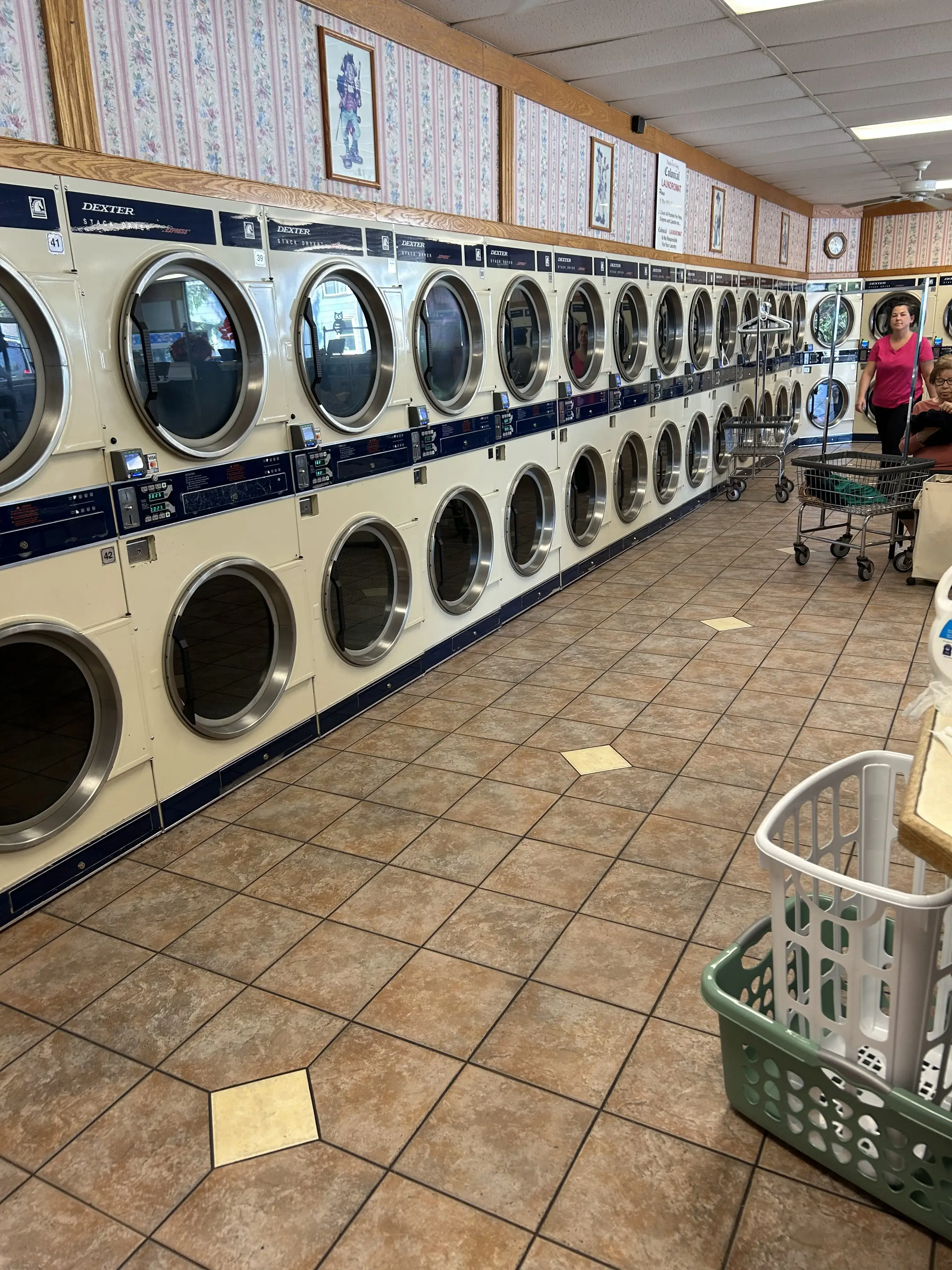 Colonial Laundromat thumbnail 10