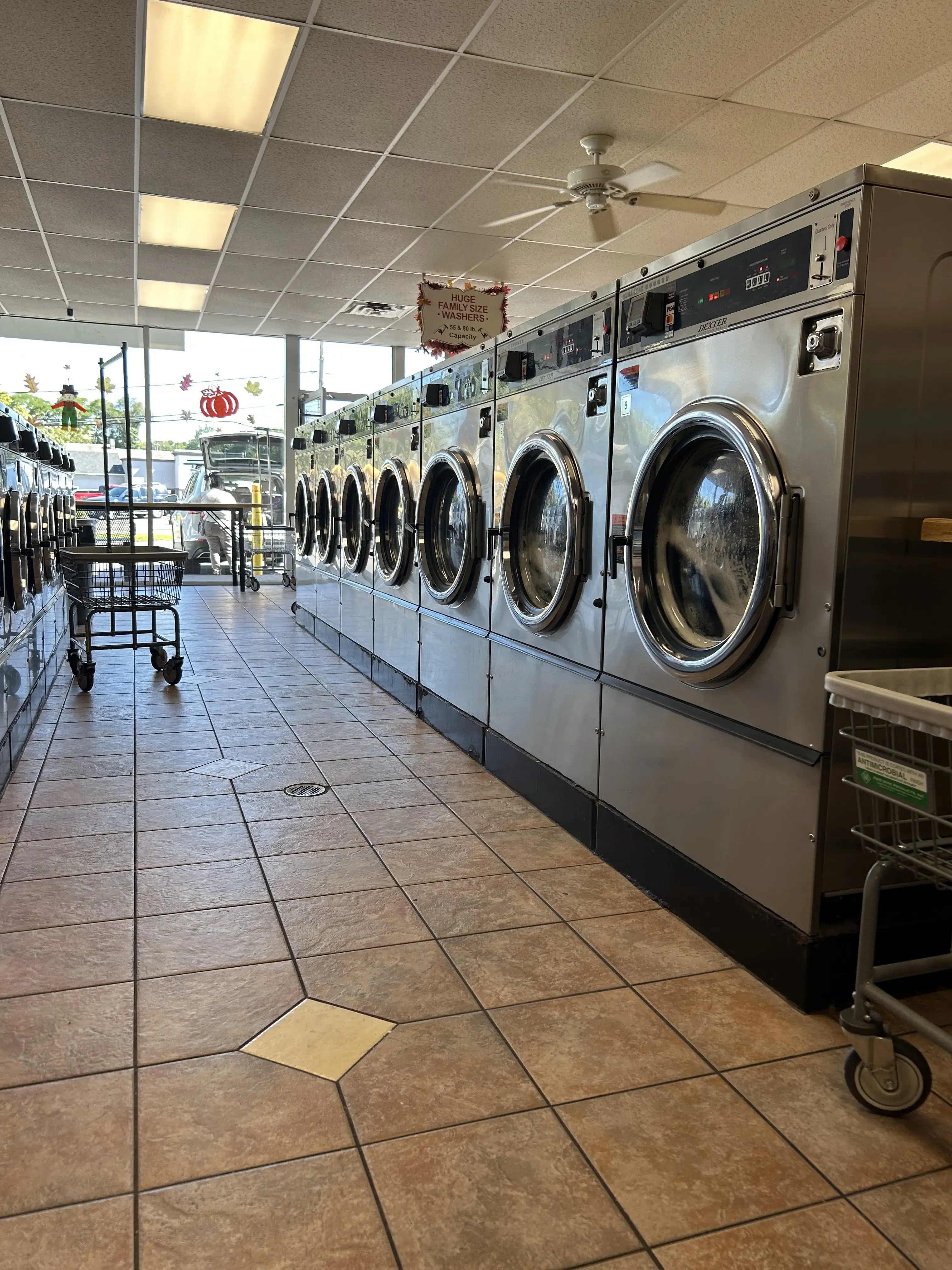 Colonial Laundromat - Image 16