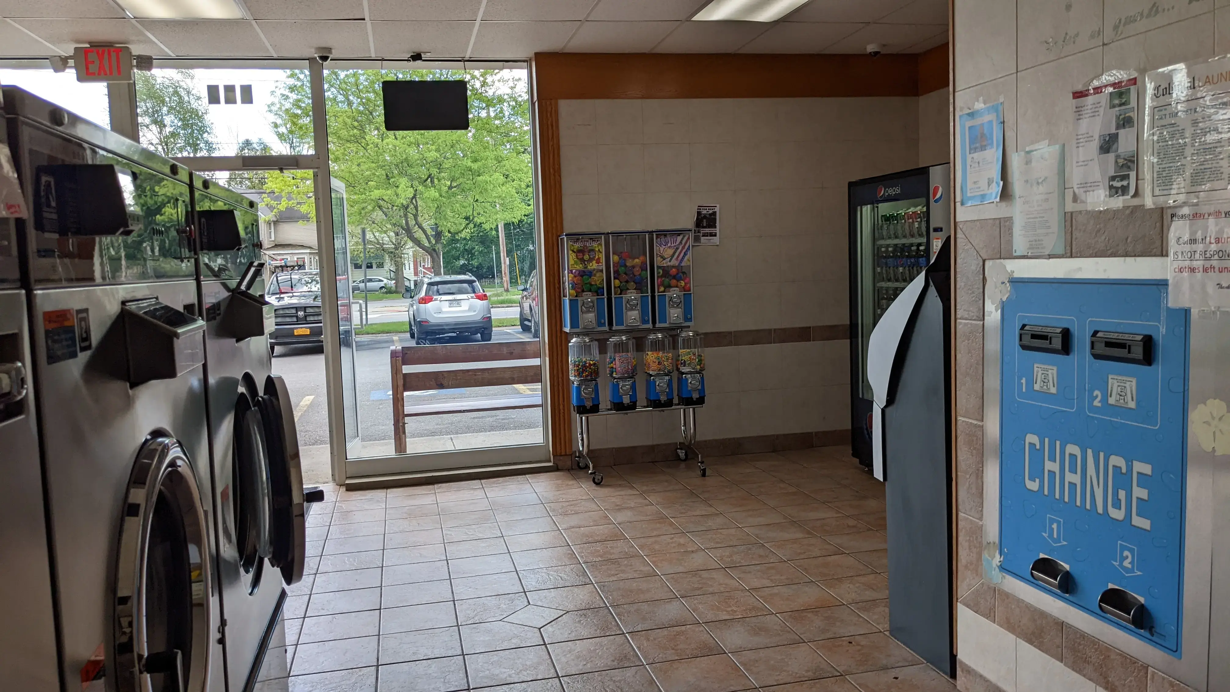Colonial Laundromat - Image 6