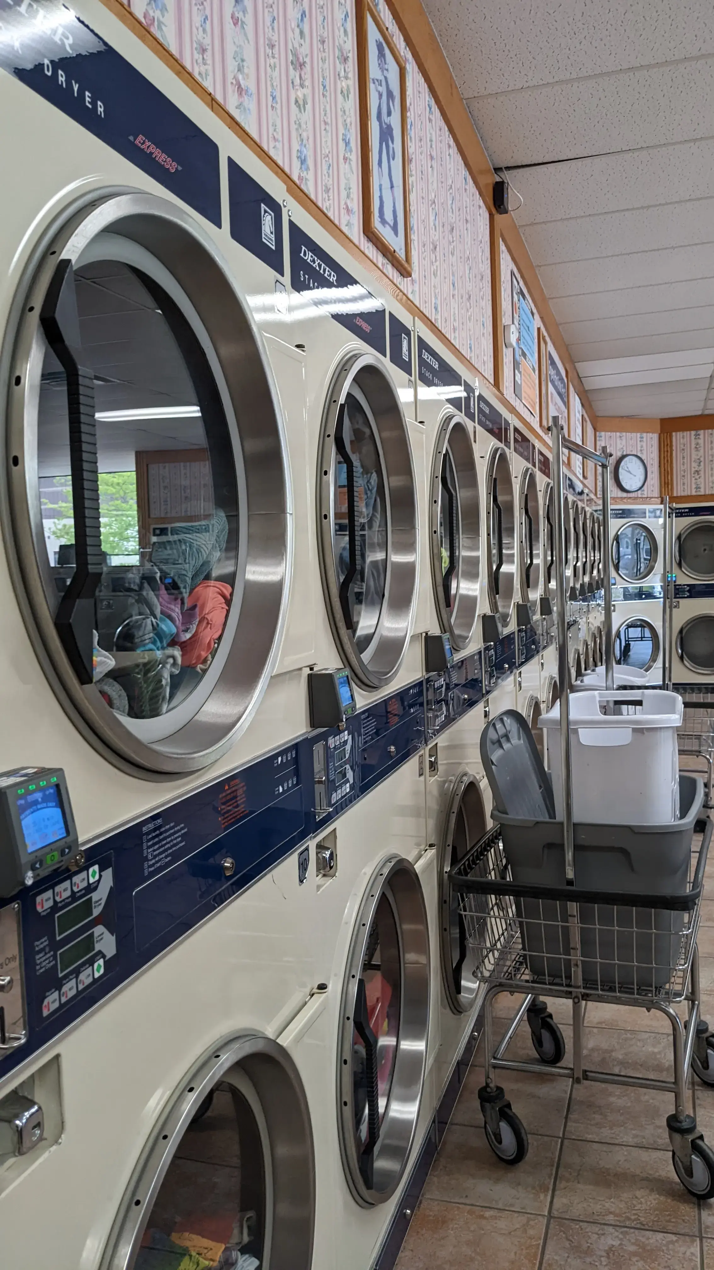 Colonial Laundromat - Image 12