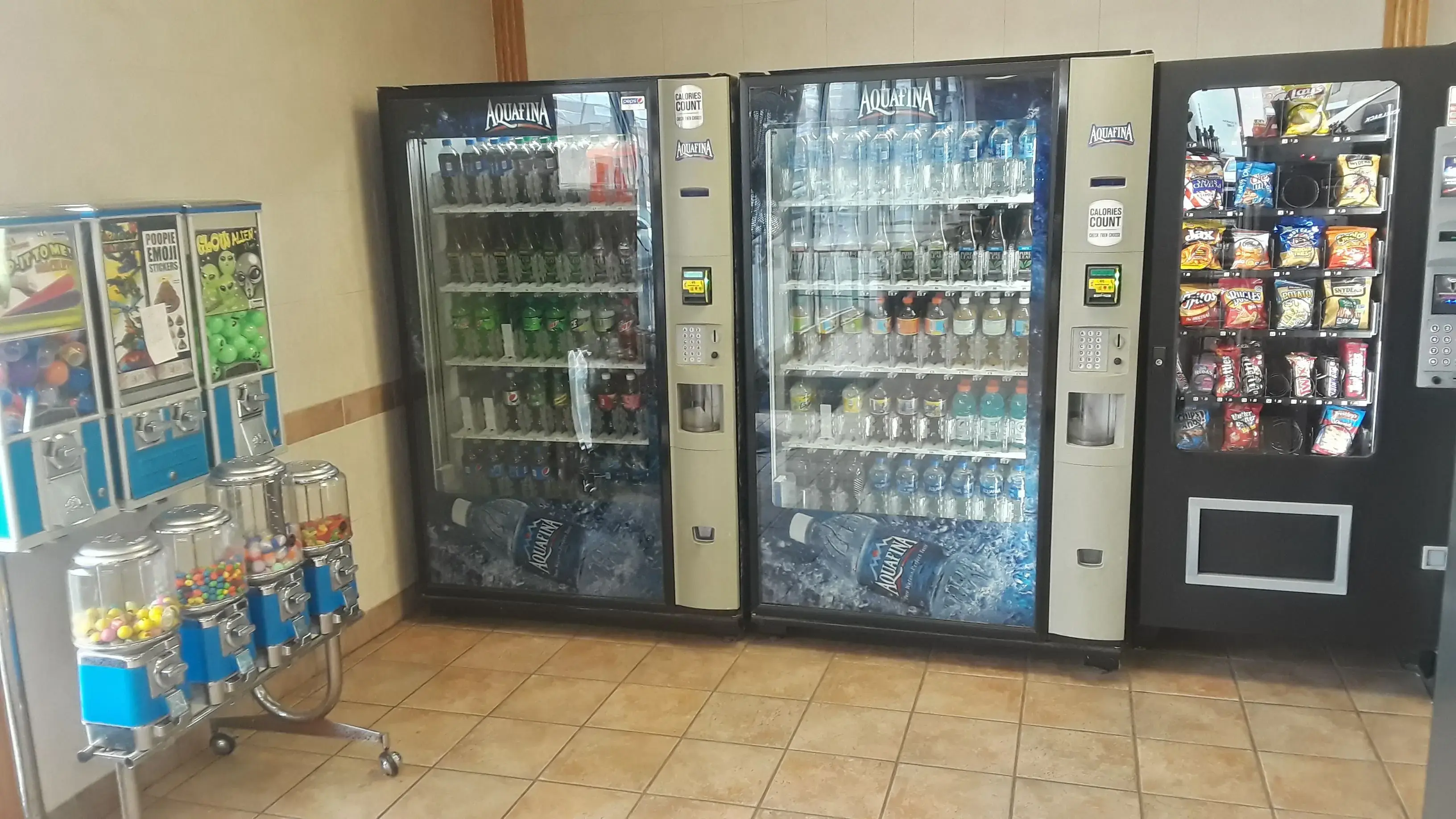 Colonial Laundromat thumbnail 6