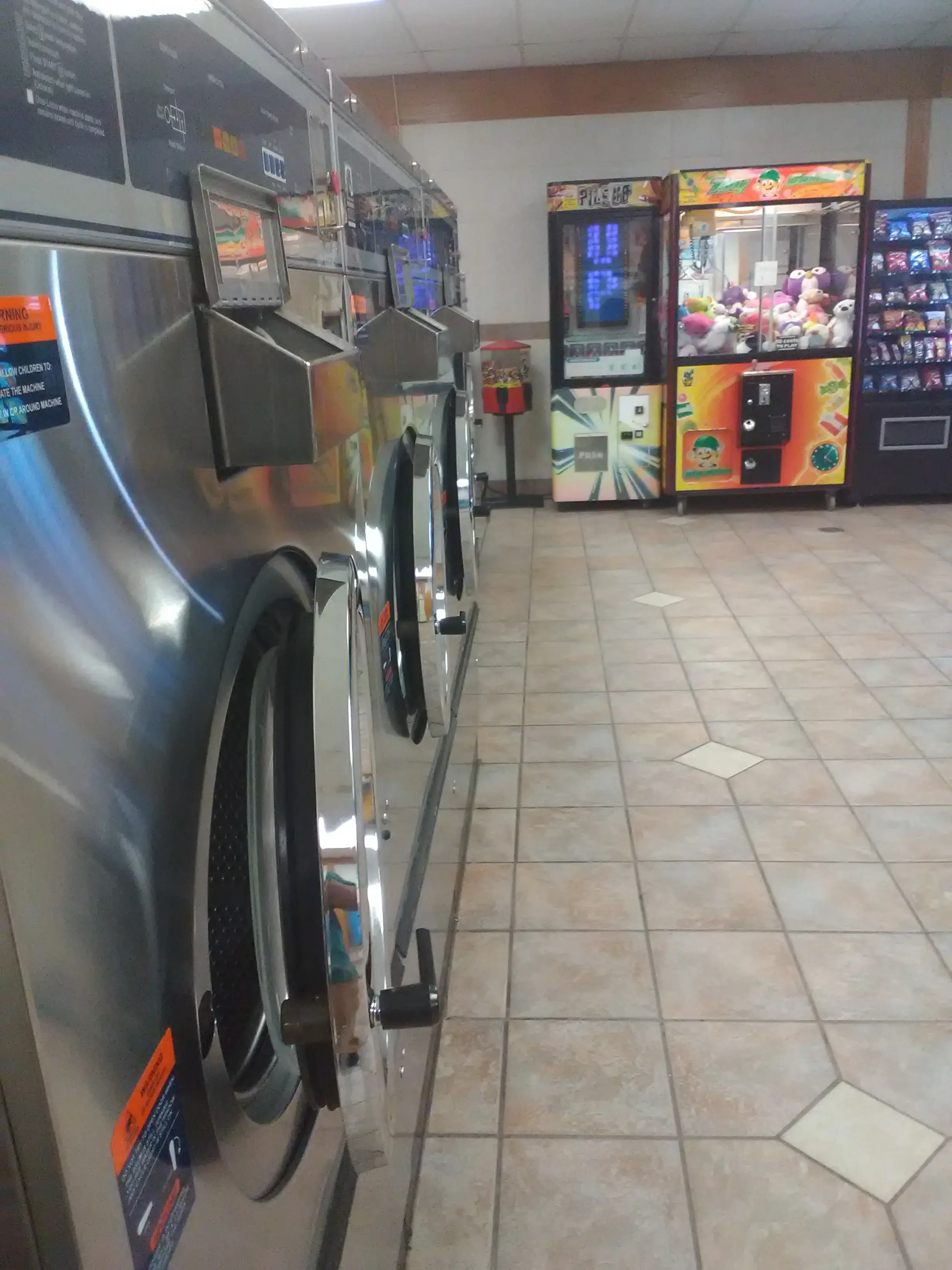 Colonial Laundromat thumbnail 4