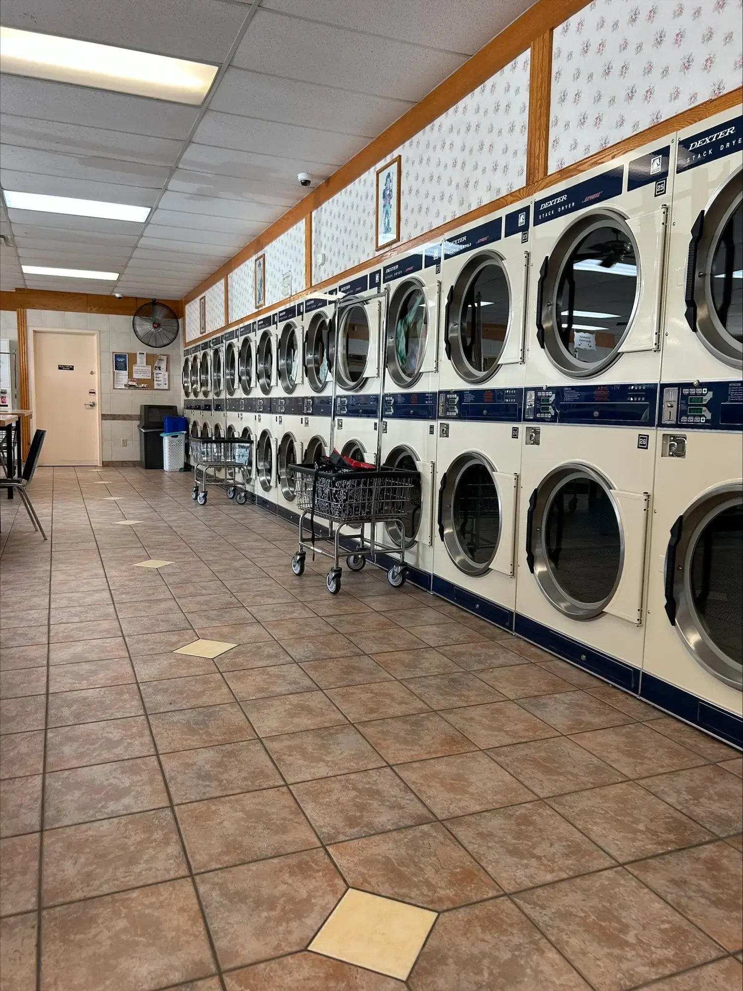 Colonial Laundromat location