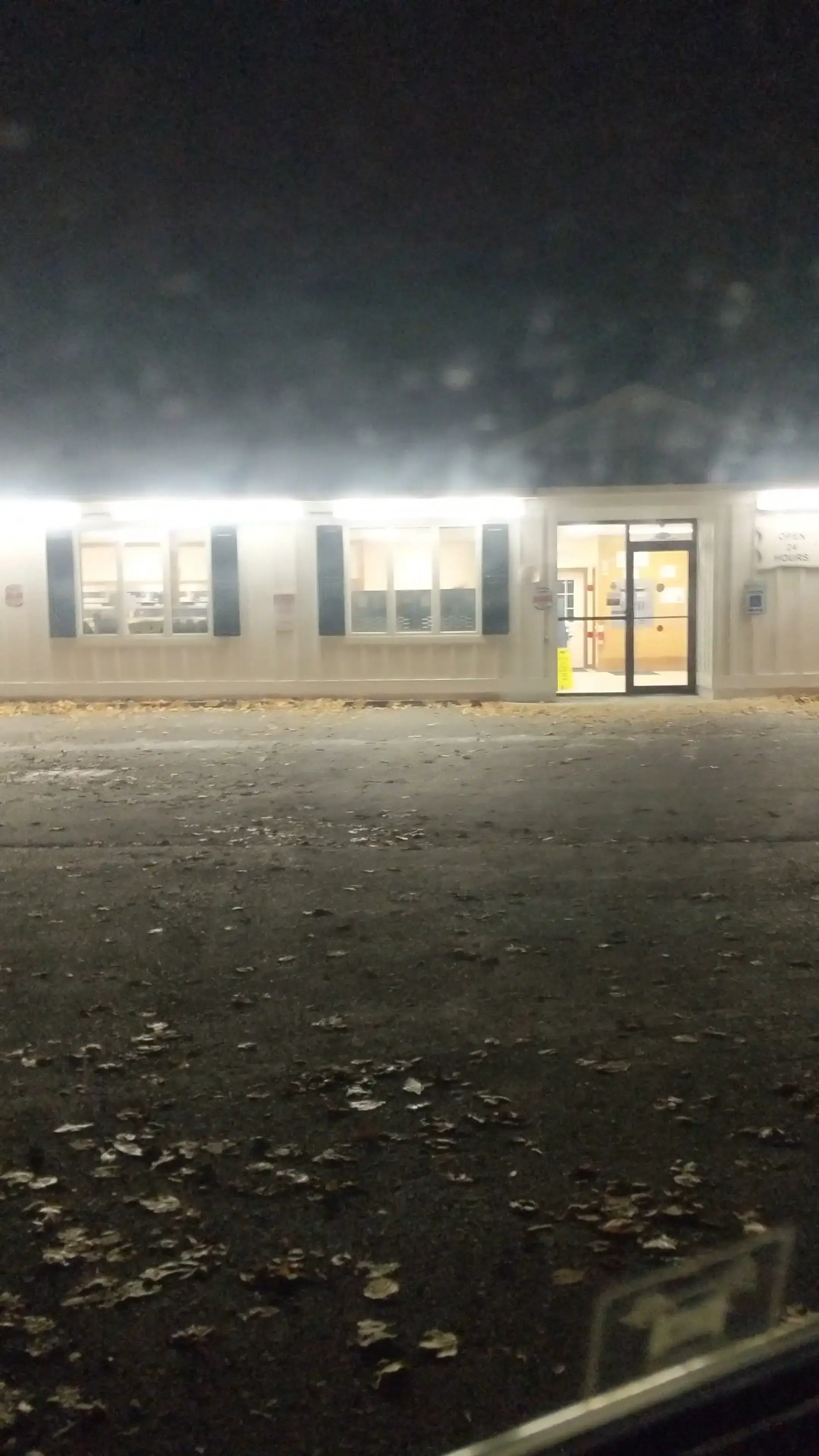 Colonial Laundromat - Image 11