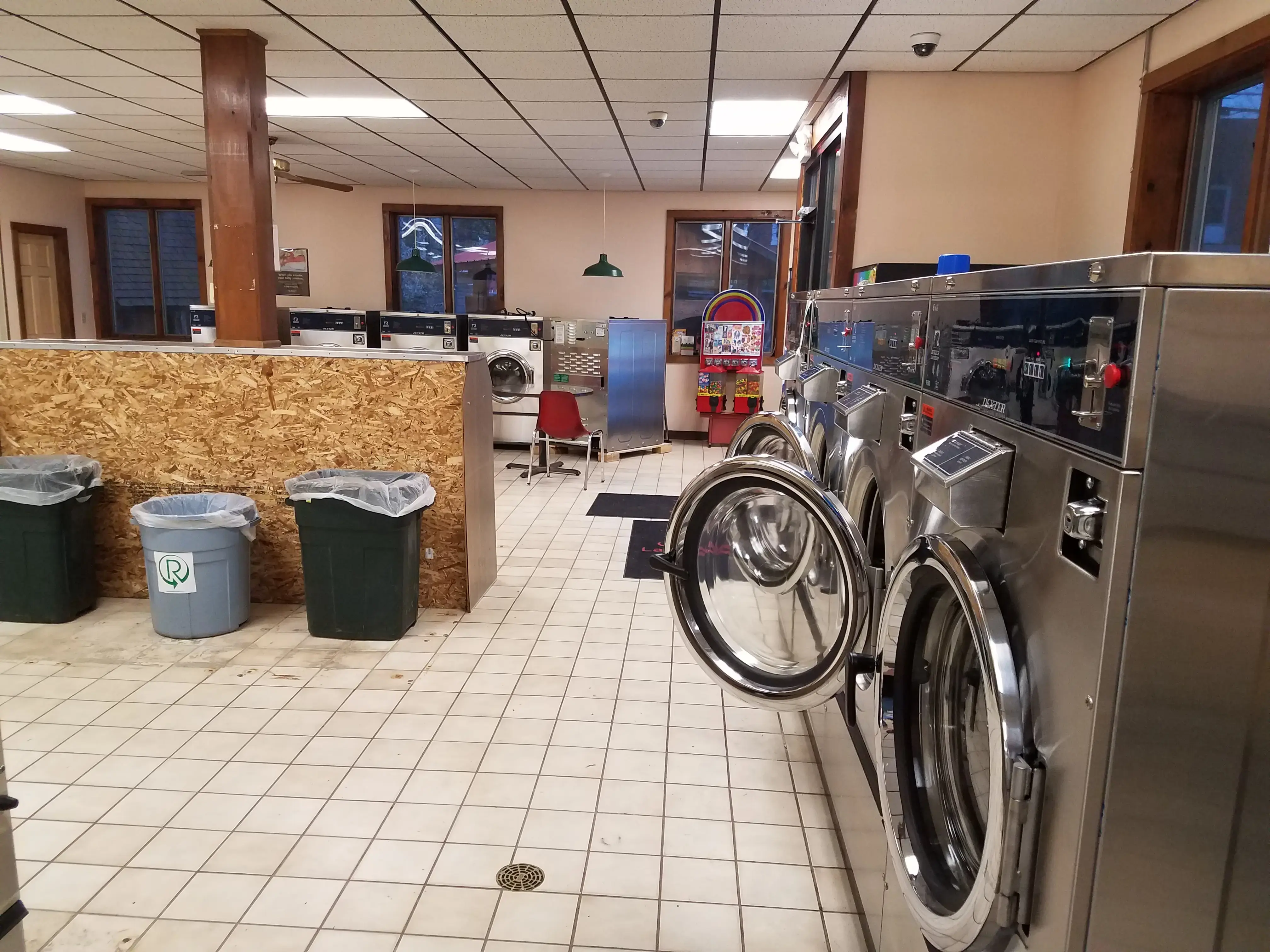 Colonial Laundromat thumbnail 3