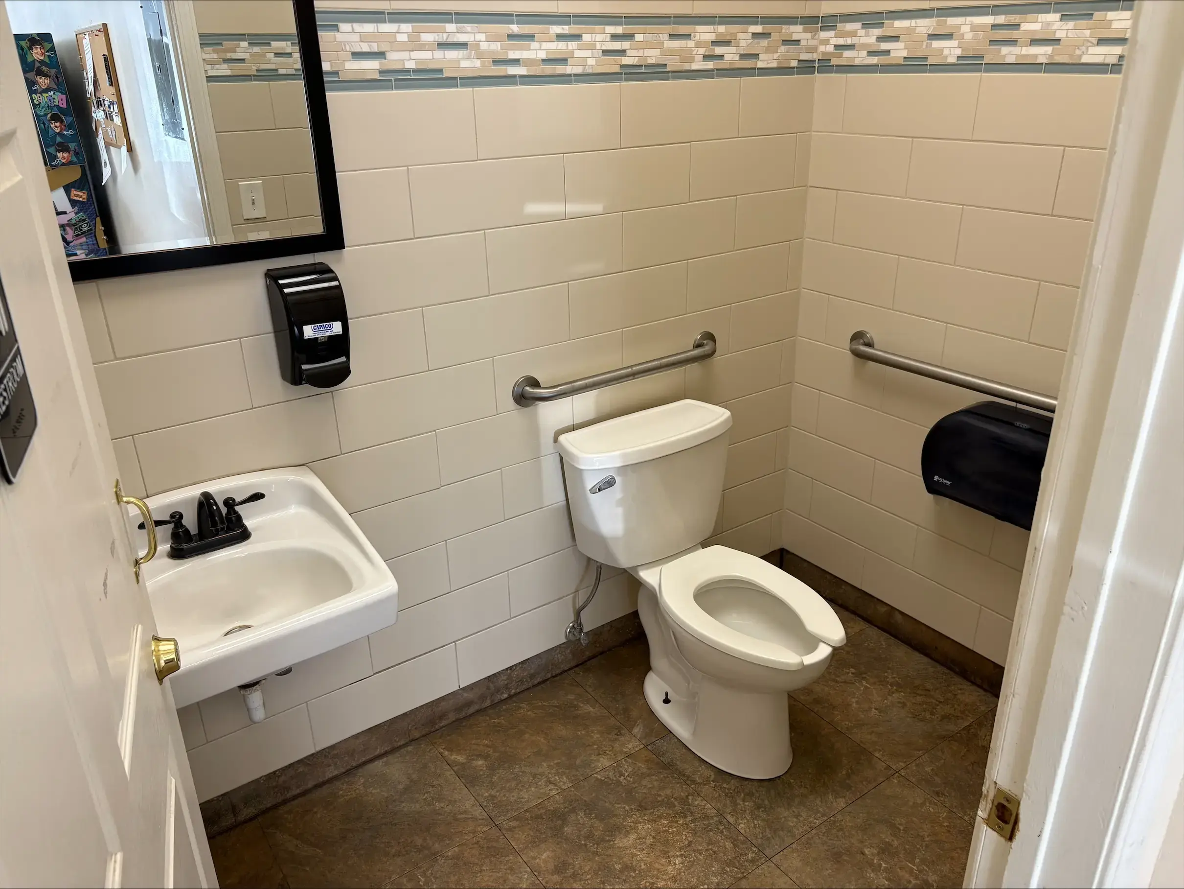 Colonial Laundromat - Image 3