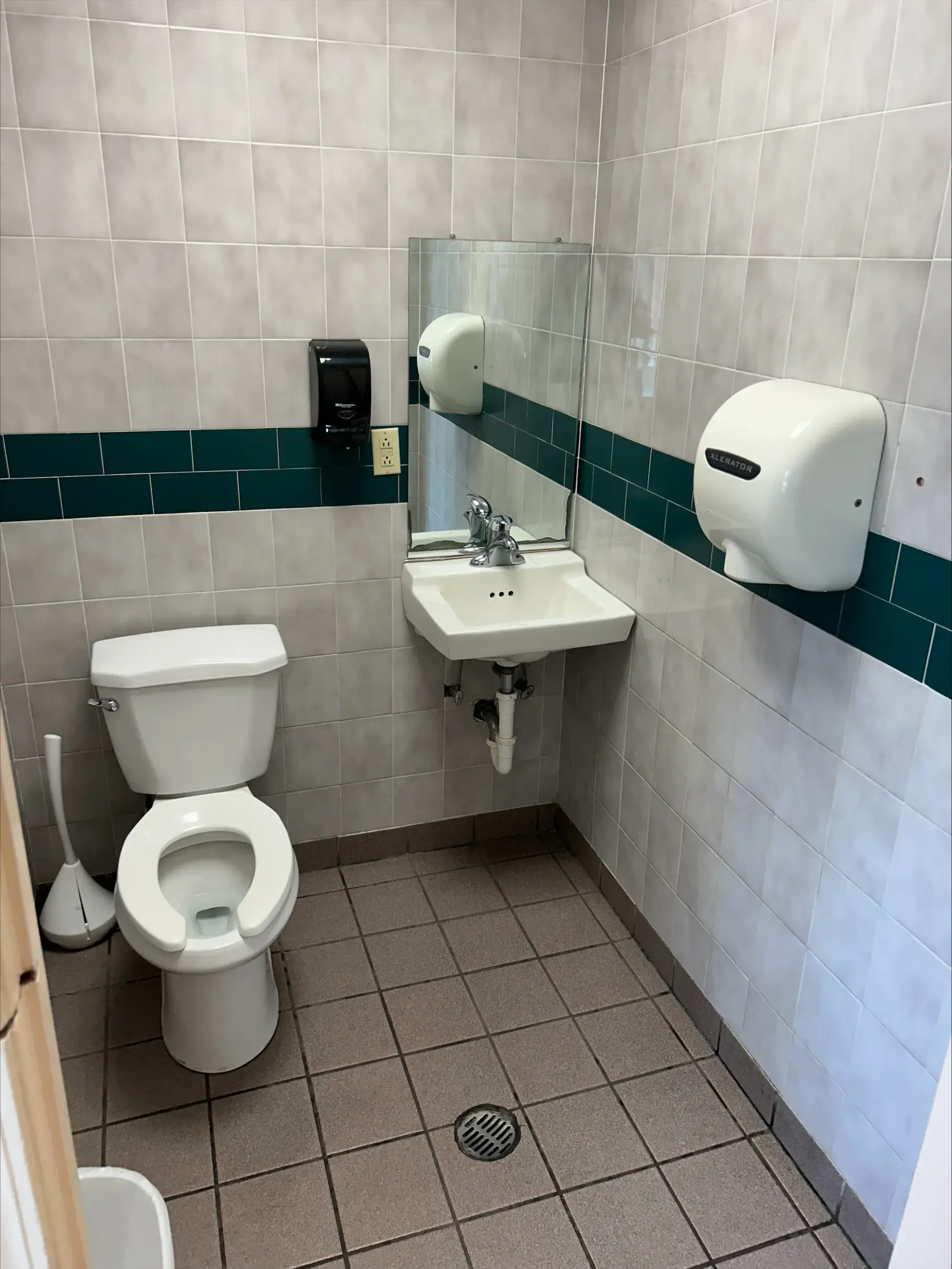 Colonial Laundromats - Image 11