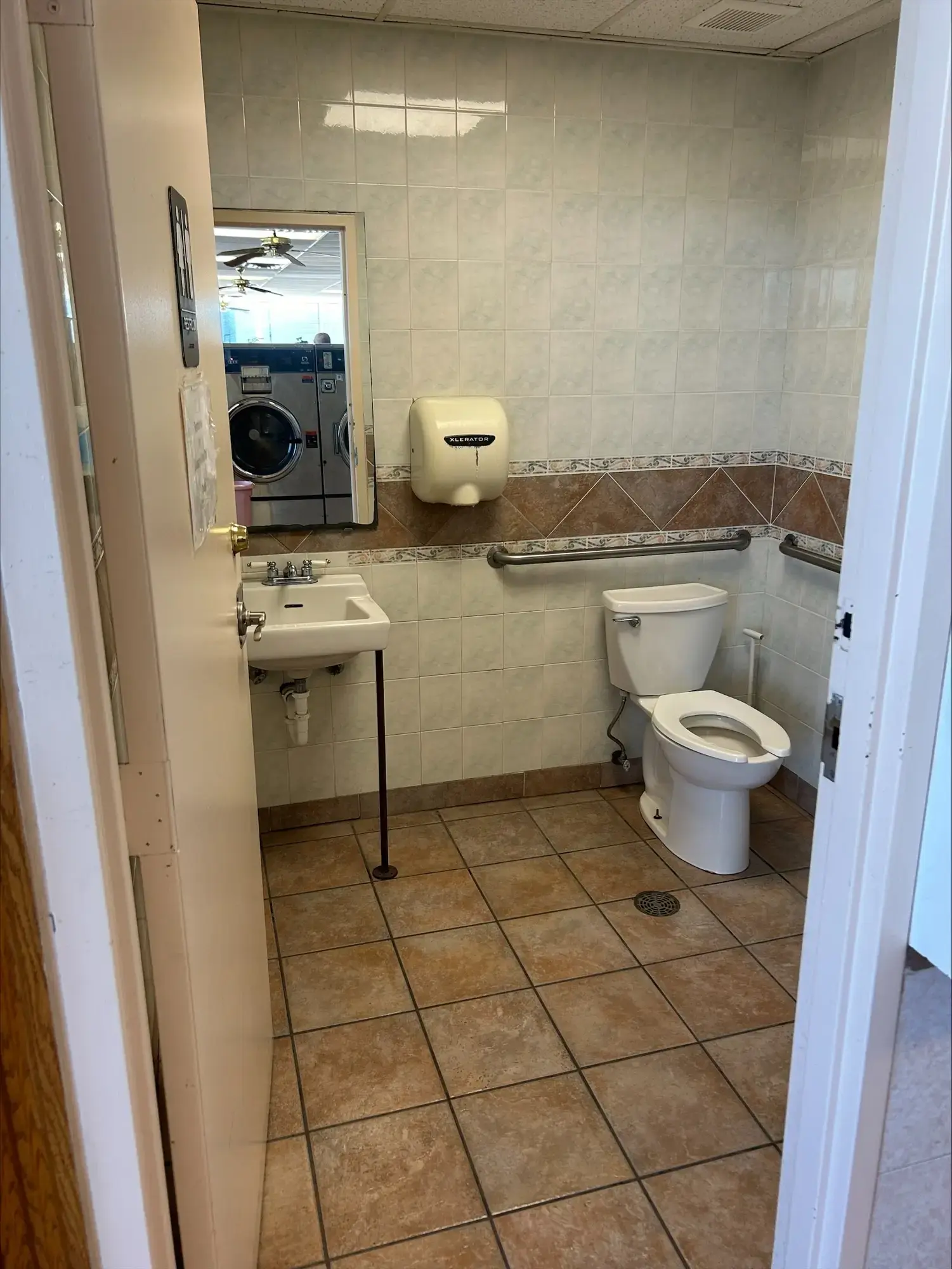 Colonial Laundromats thumbnail 7