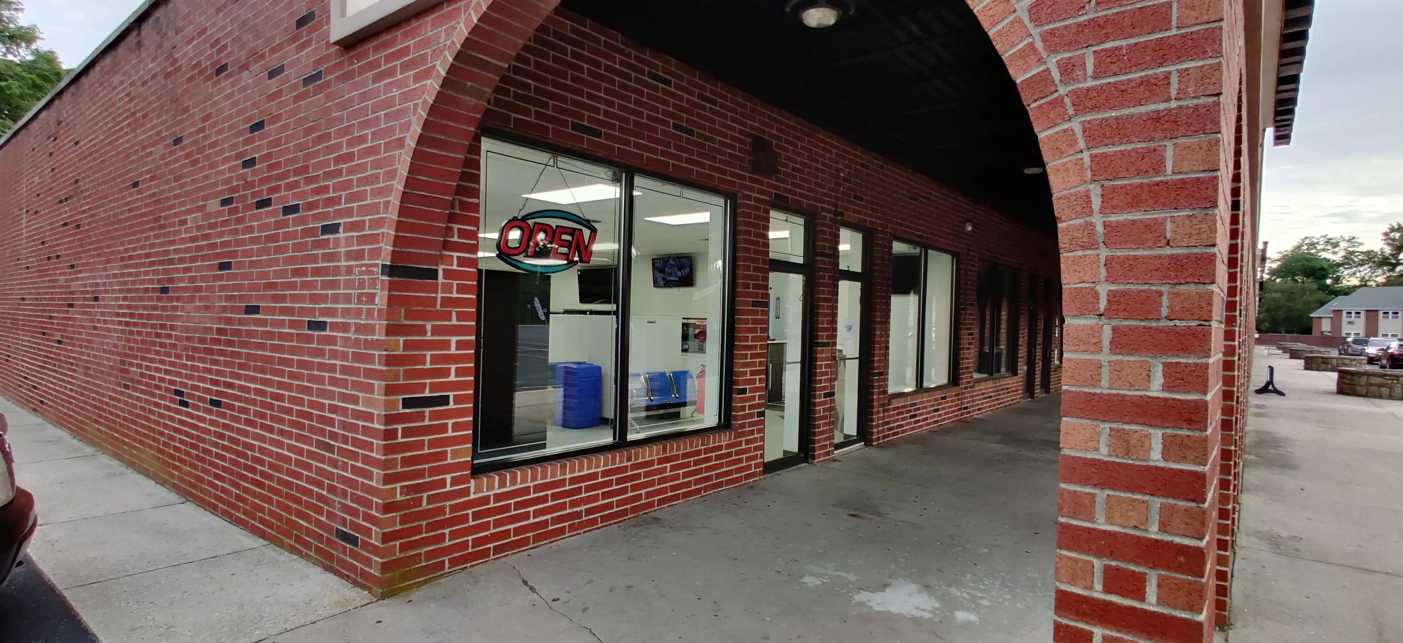 Colonial Springs Laundromat thumbnail 5