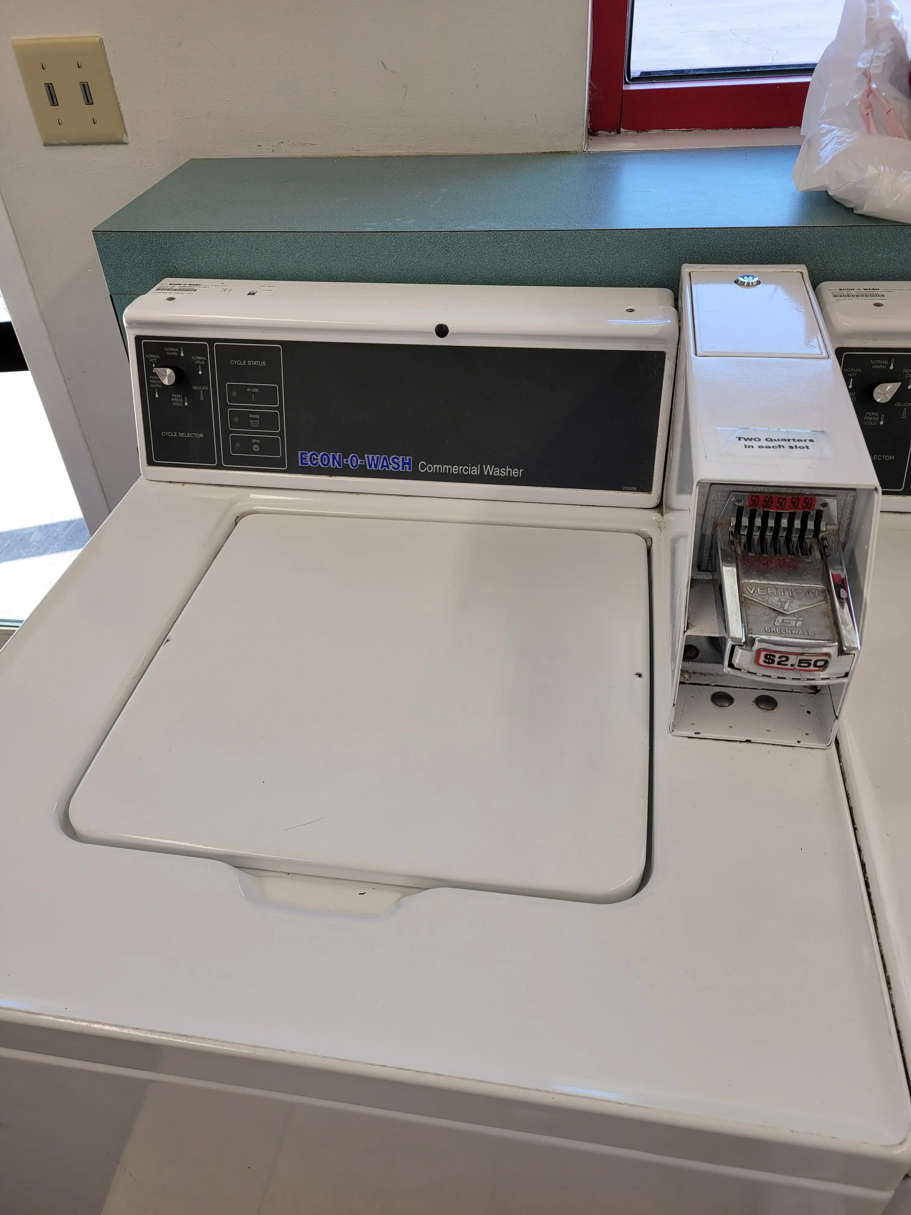 Colonie Laundromat - Image 14