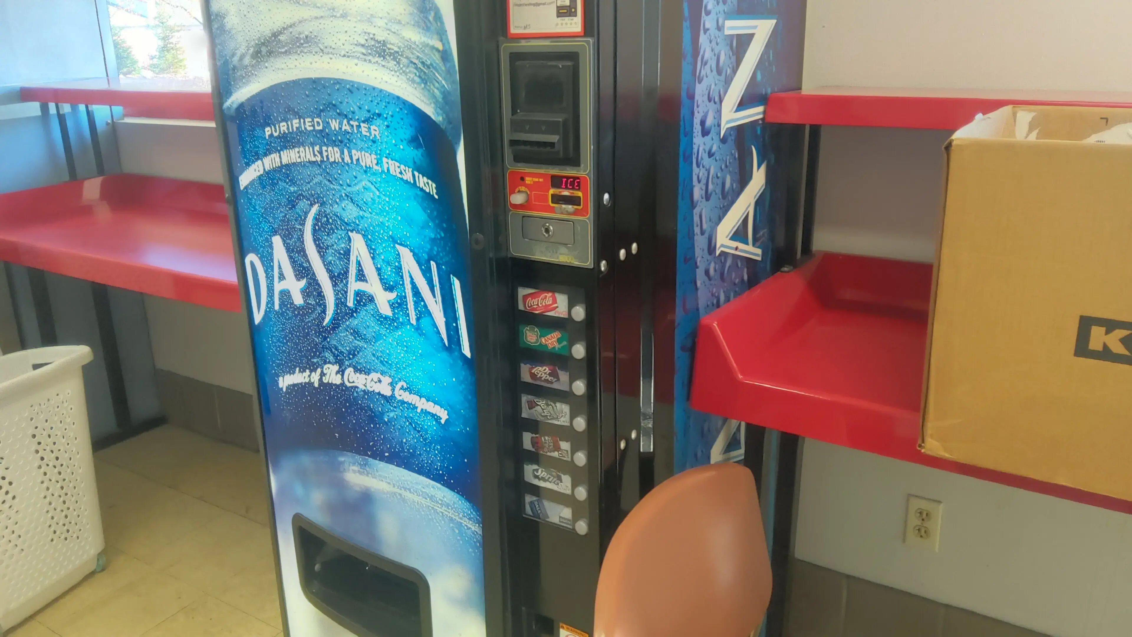 Colonie Laundromat - Image 16