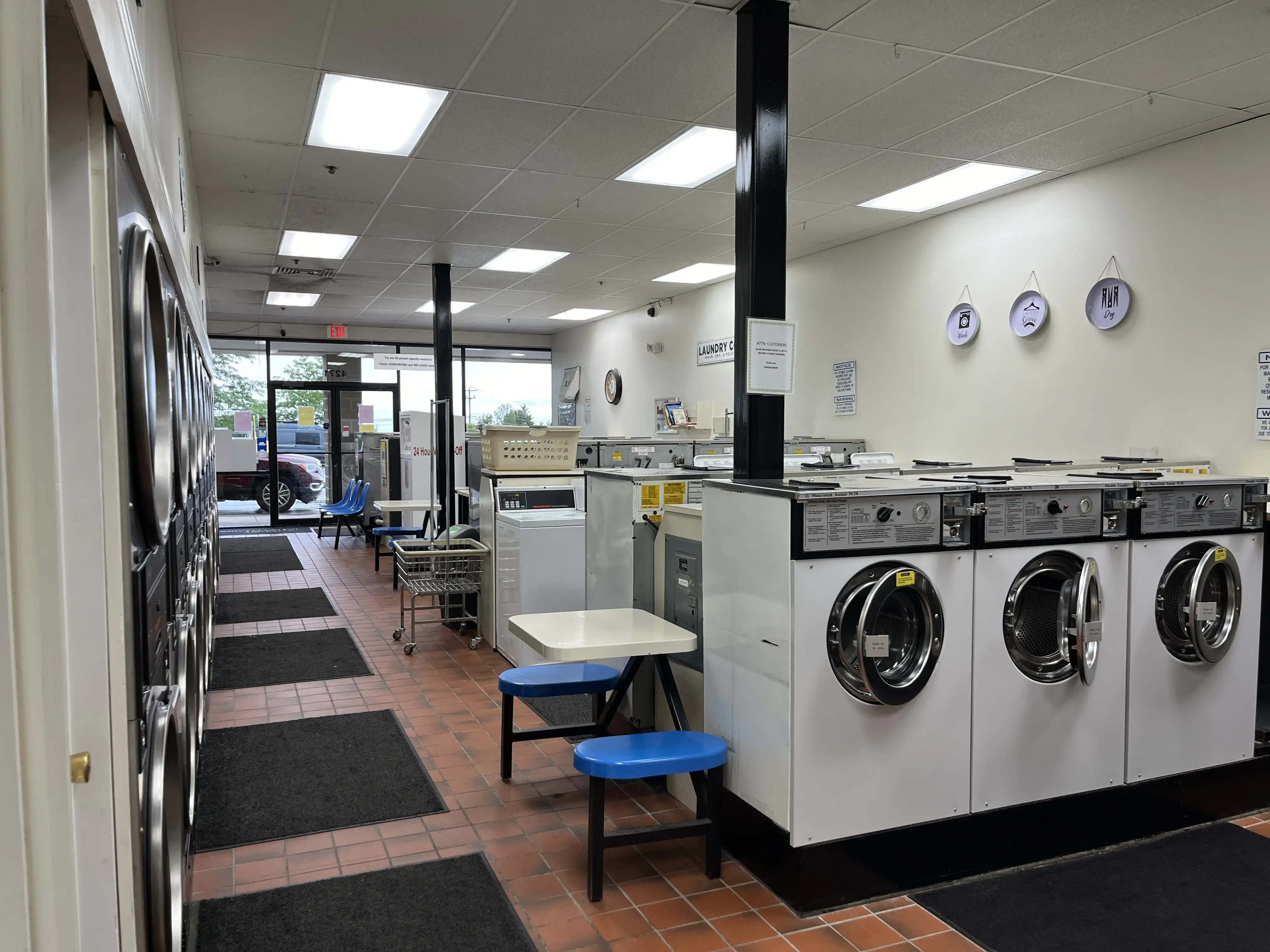 Colony Dry Cleaners And Laundromat thumbnail 3