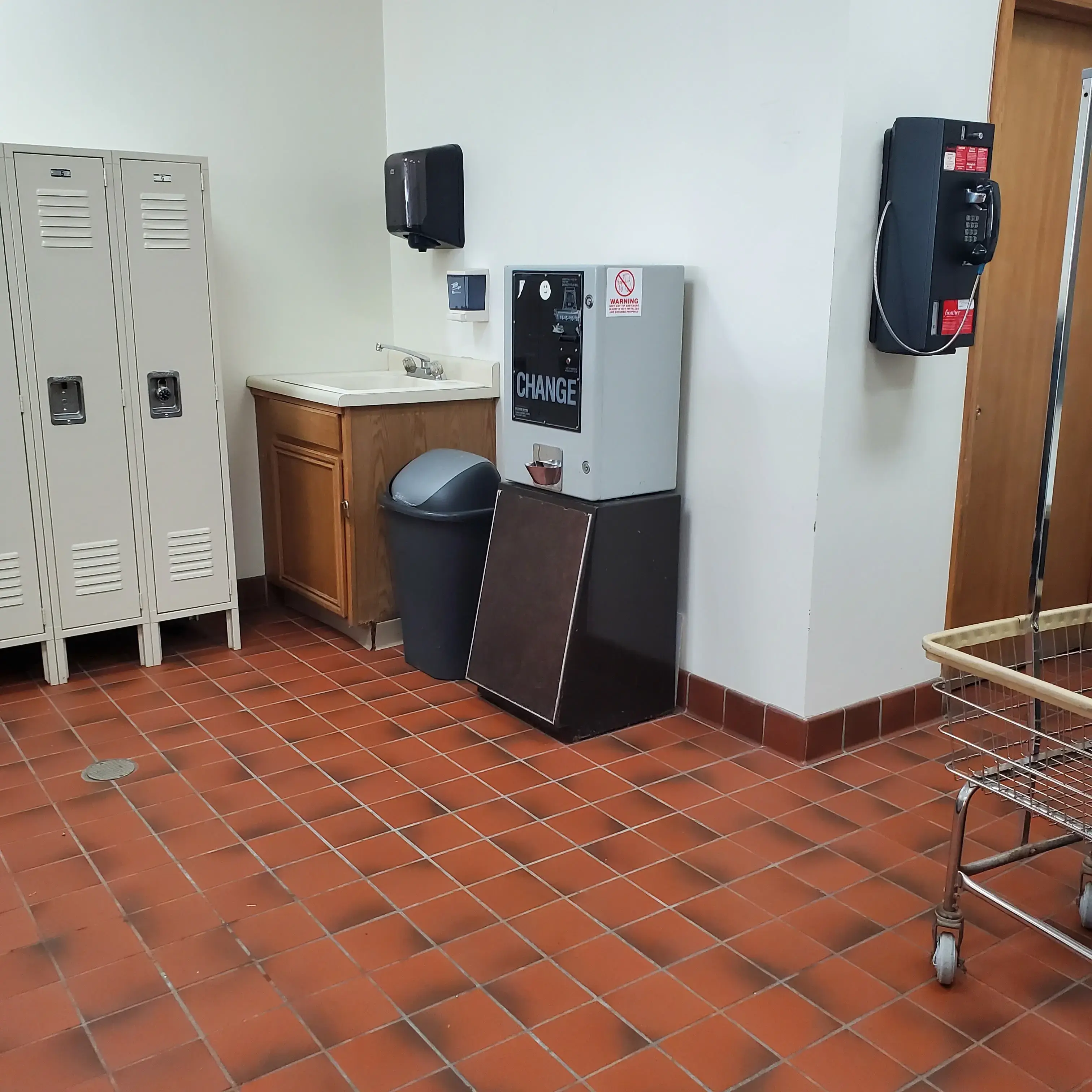 Colony Dry Cleaners And Laundromat - Image 7