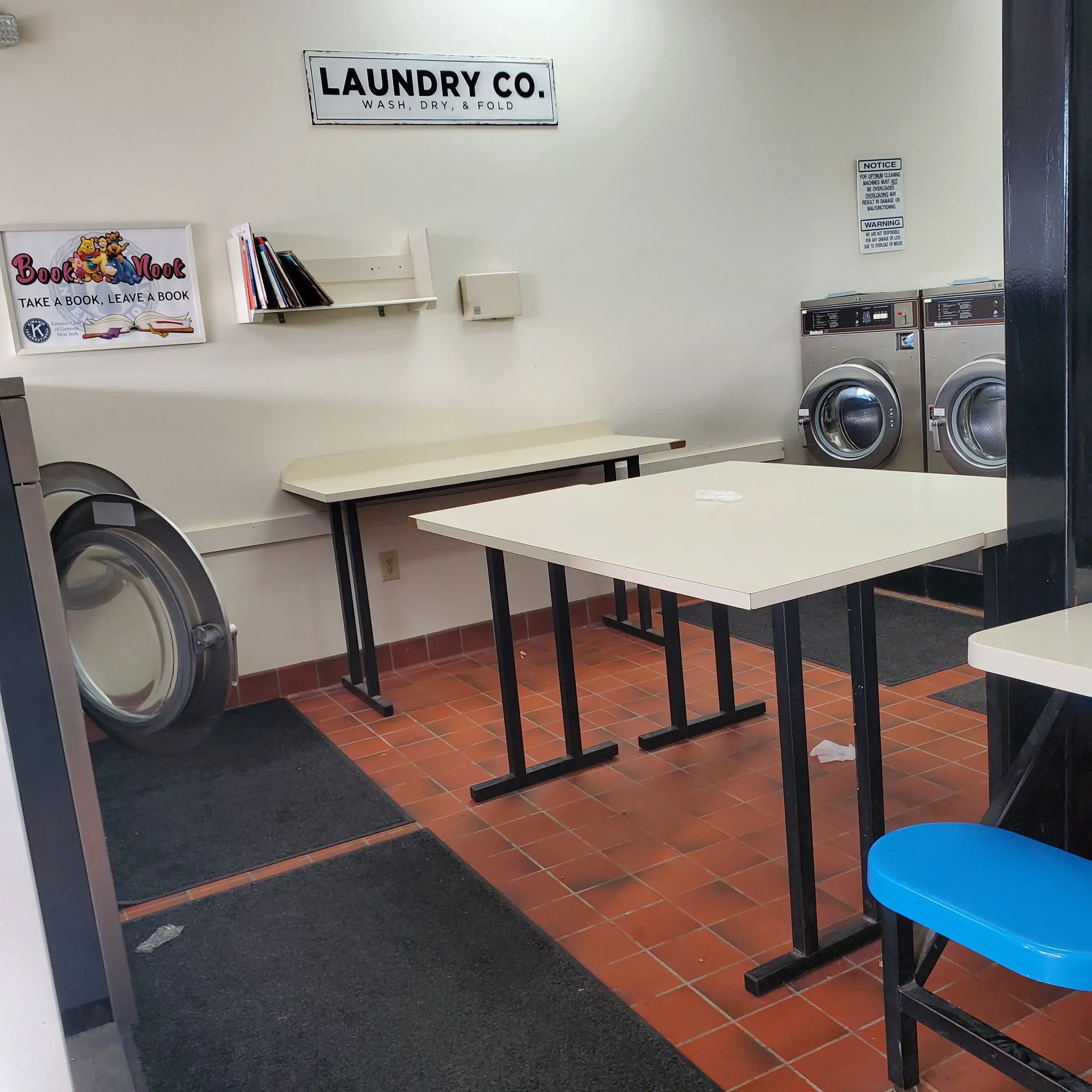 Colony Dry Cleaners And Laundromat thumbnail 9