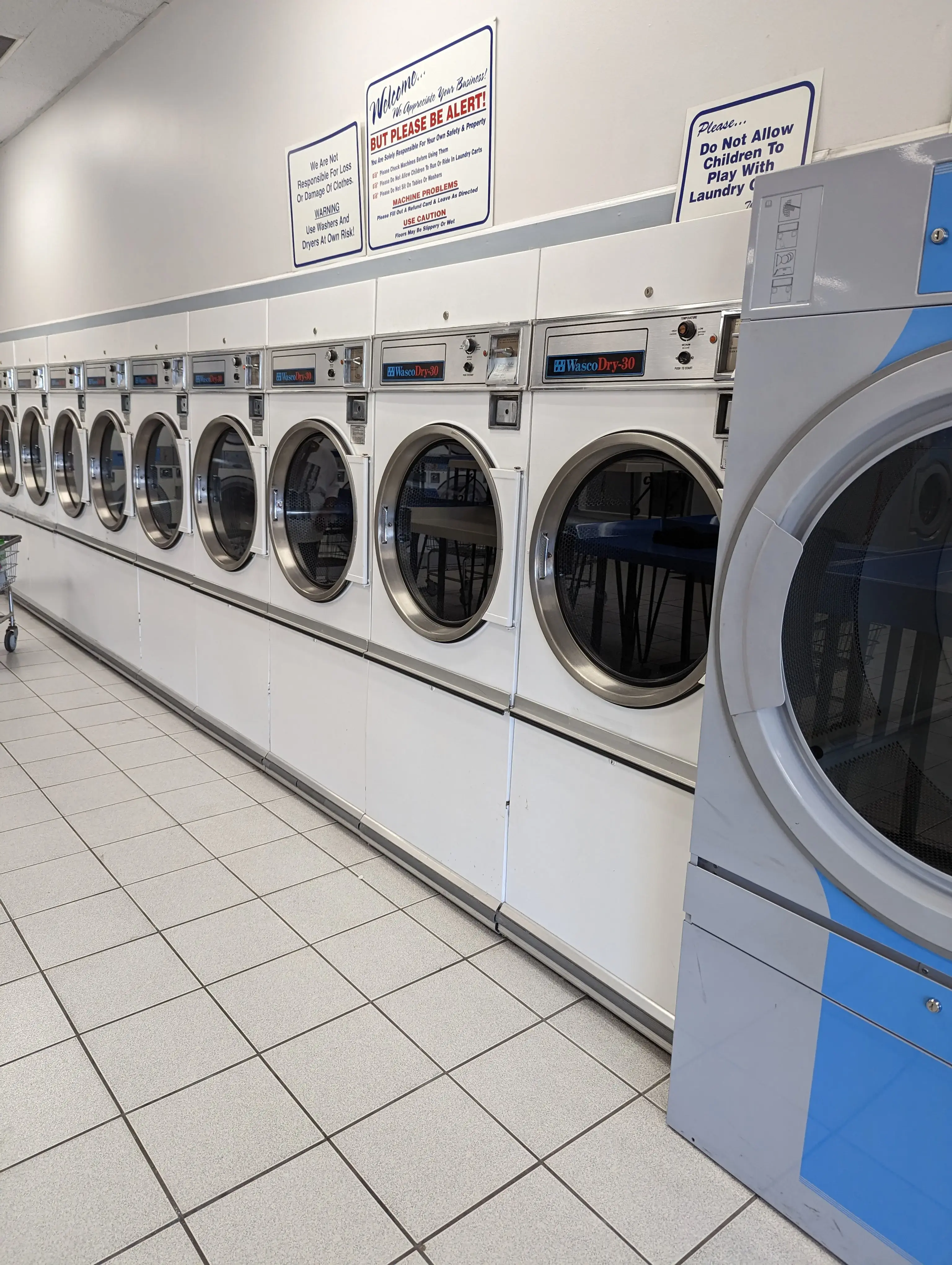Comfort Coin Laundry - Image 13