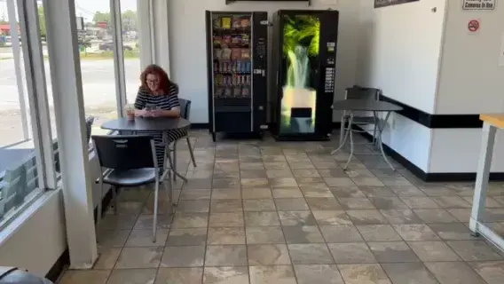 Commerce Wash House-Coin Laundry - Image 2