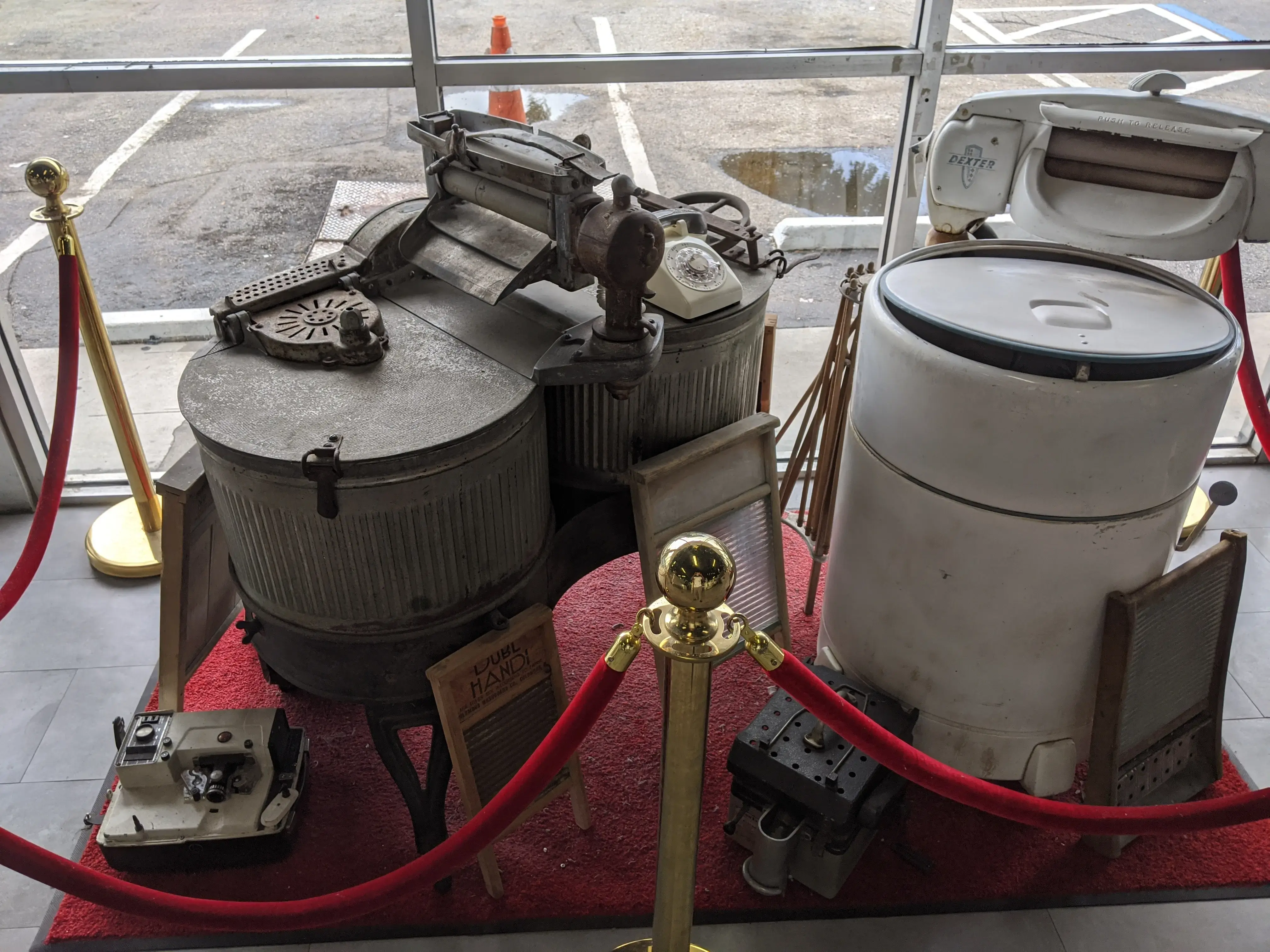 Commercial Blvd Coin Laundry - Image 19