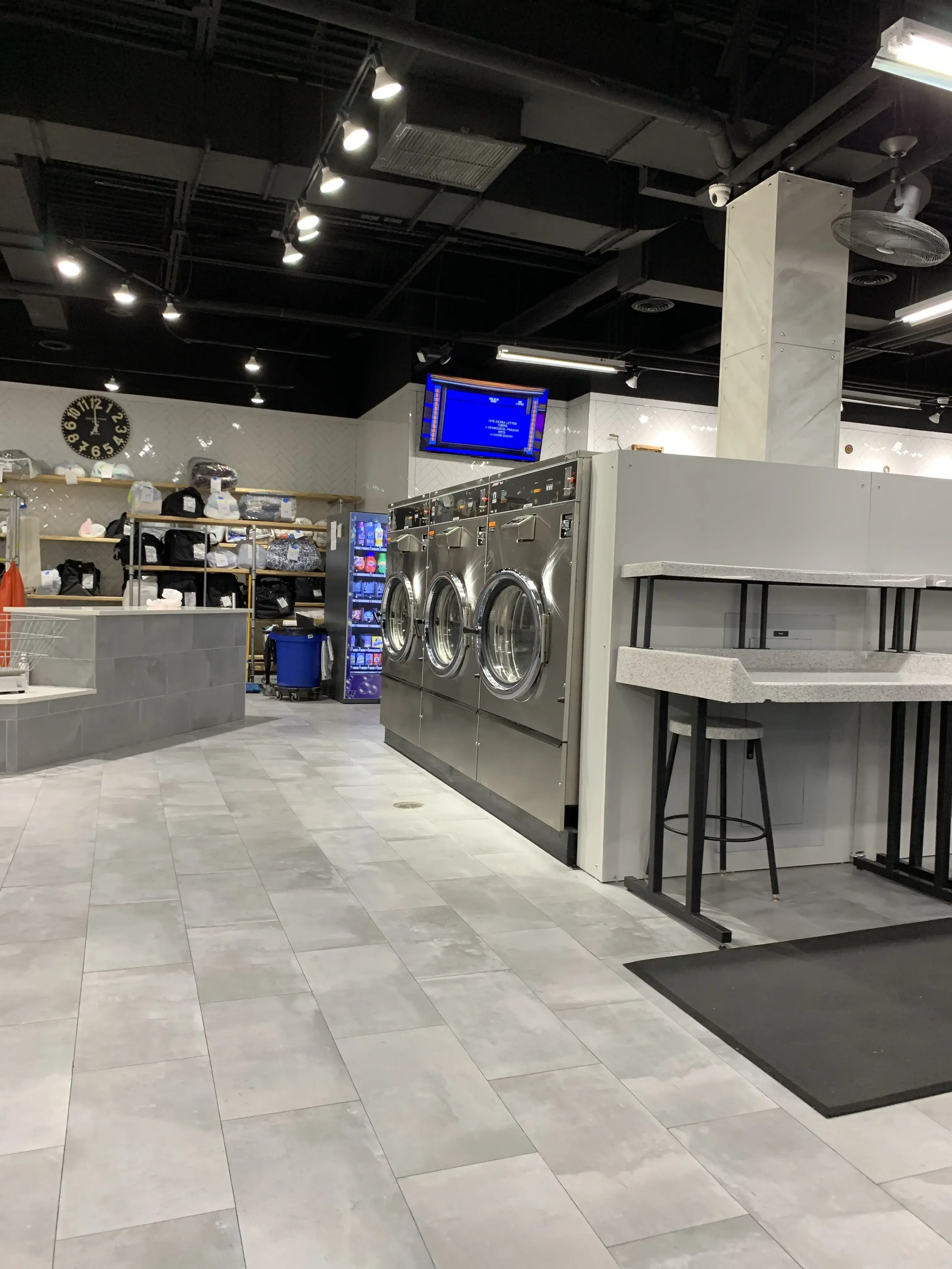 Commercial Blvd Coin Laundry - Image 12