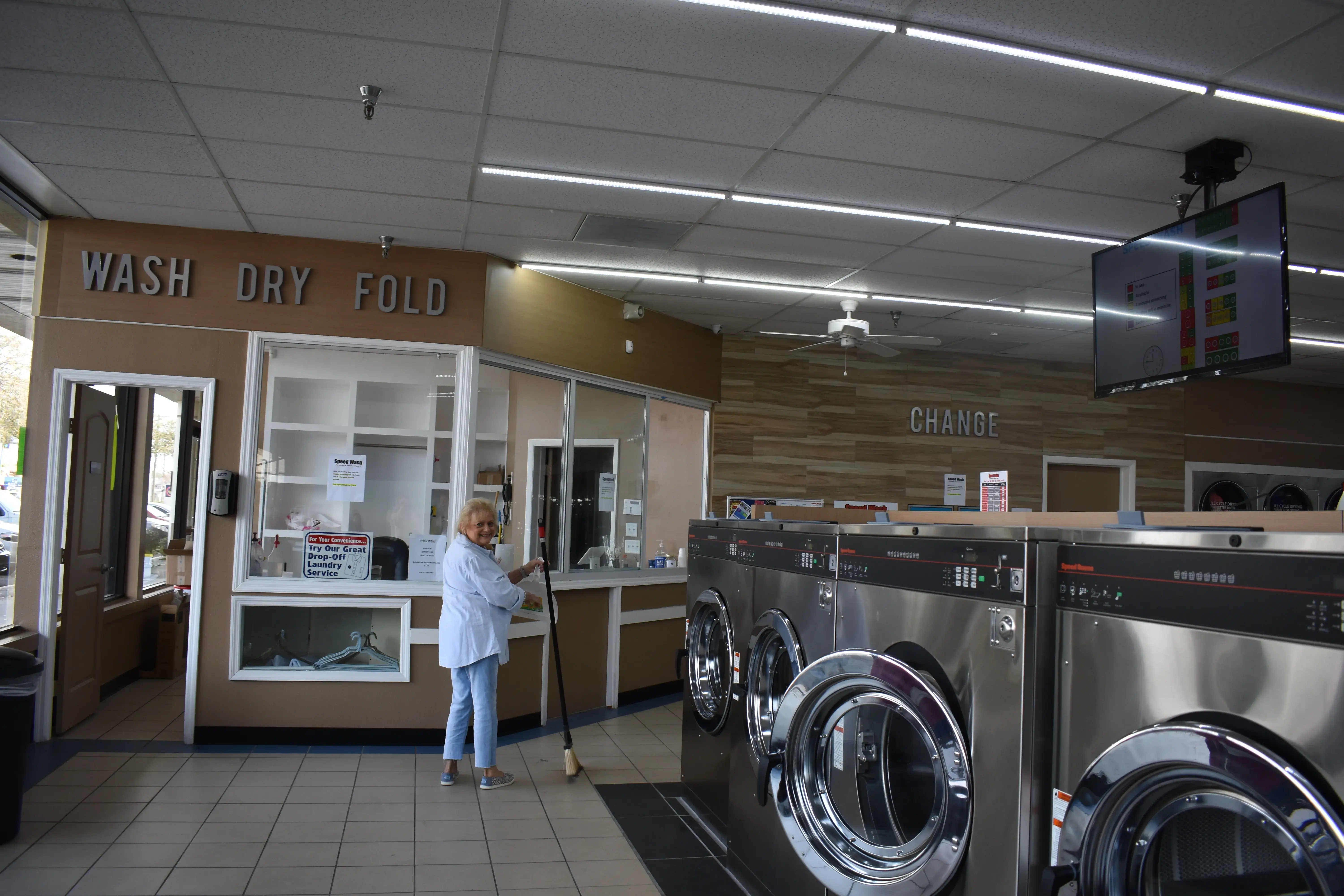 Commercial Laundry Tampa Bay and Laundromat (Speed Wash) - Image 3