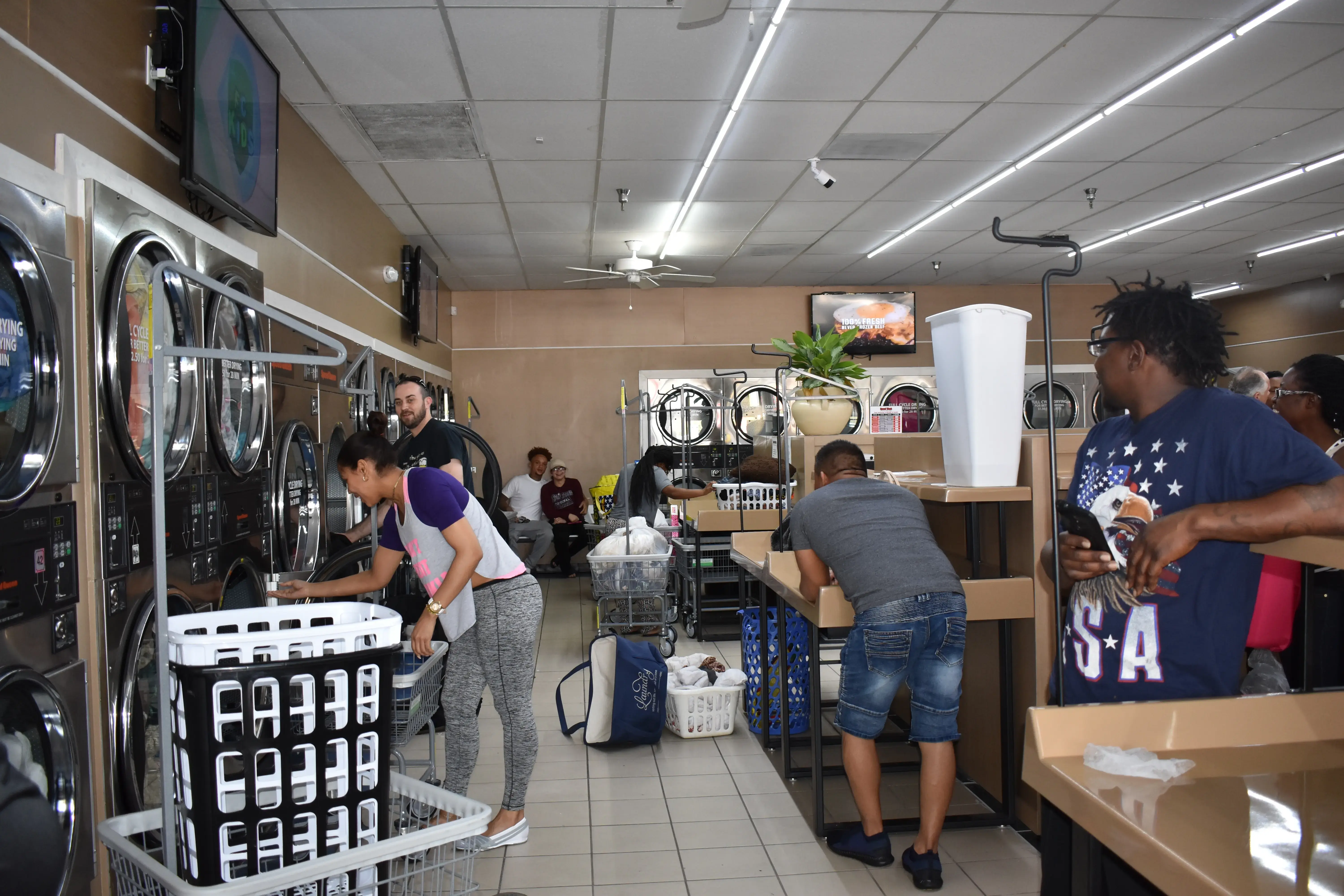 Commercial Laundry Tampa Bay and Laundromat (Speed Wash) - Image 15