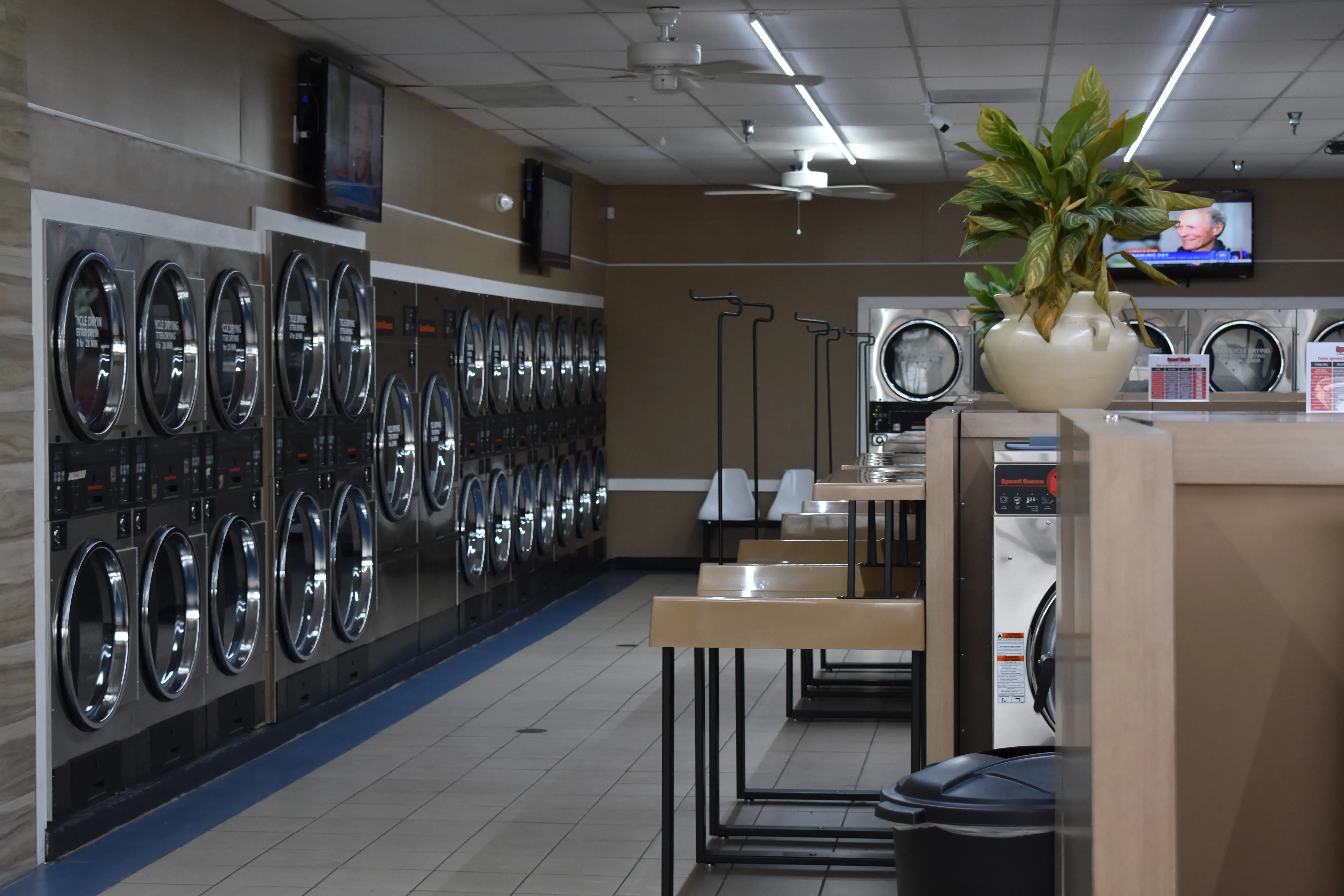 Commercial Laundry Tampa Bay and Laundromat (Speed Wash) - Image 17
