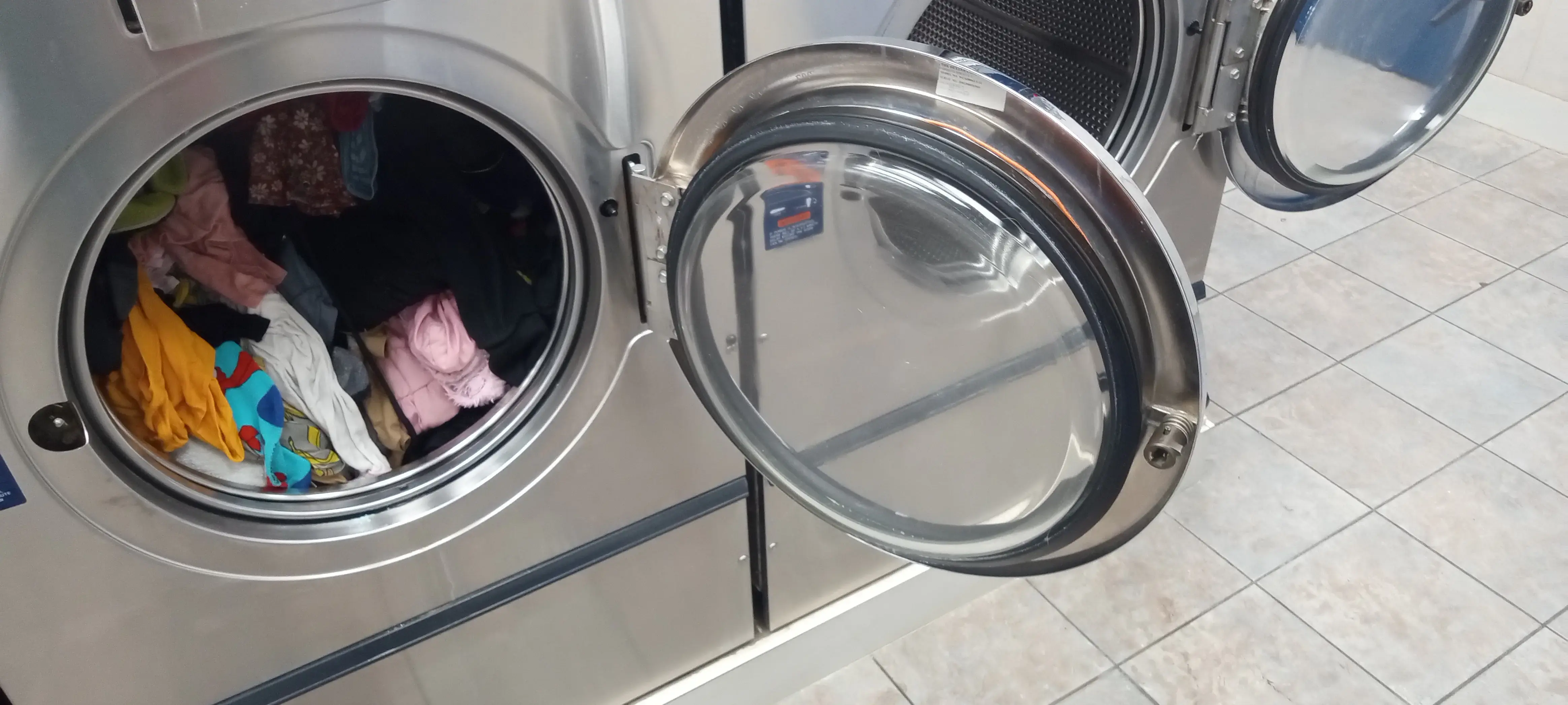 Community Laundromat thumbnail 10