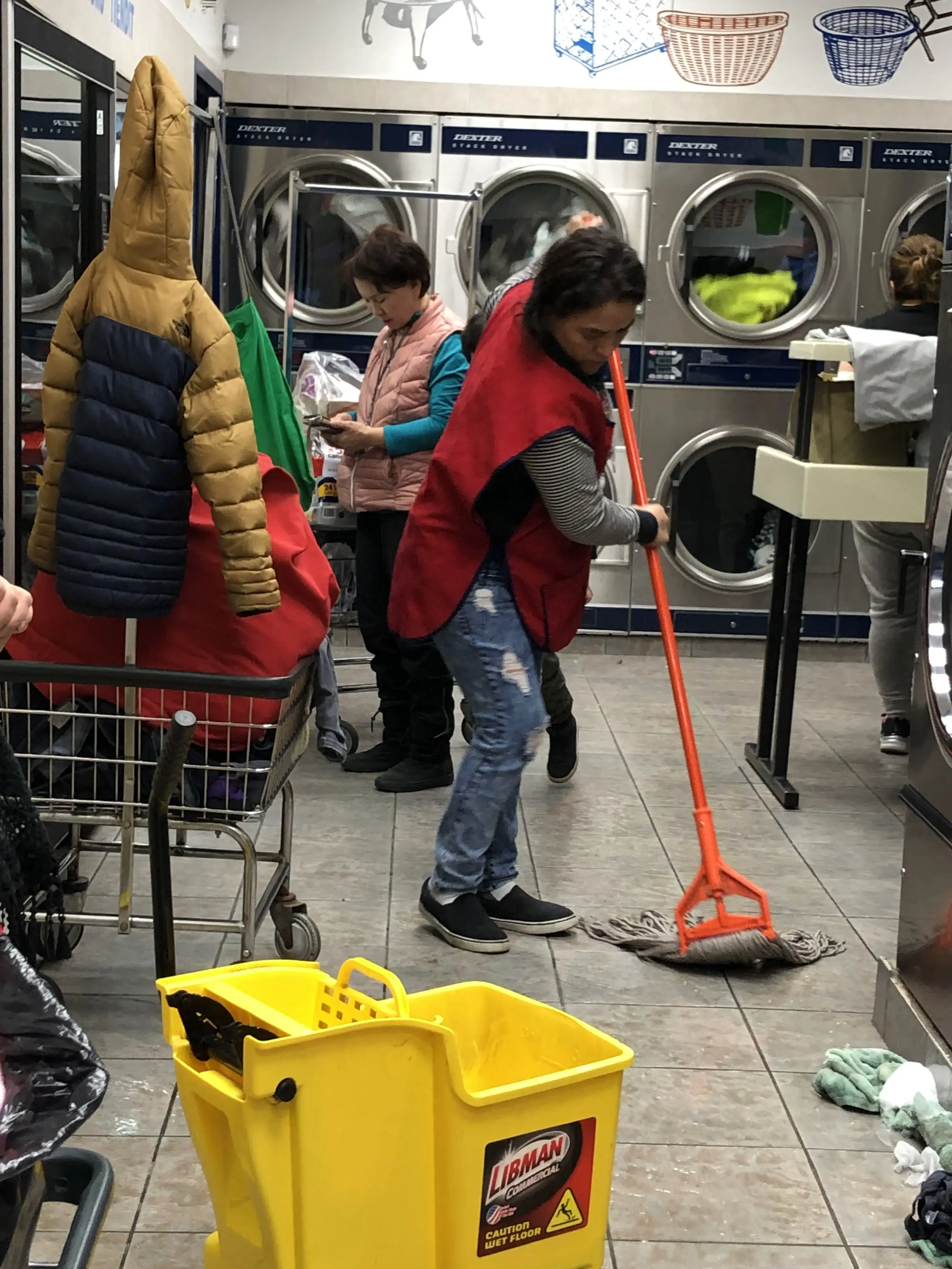 Community Laundromat thumbnail 15