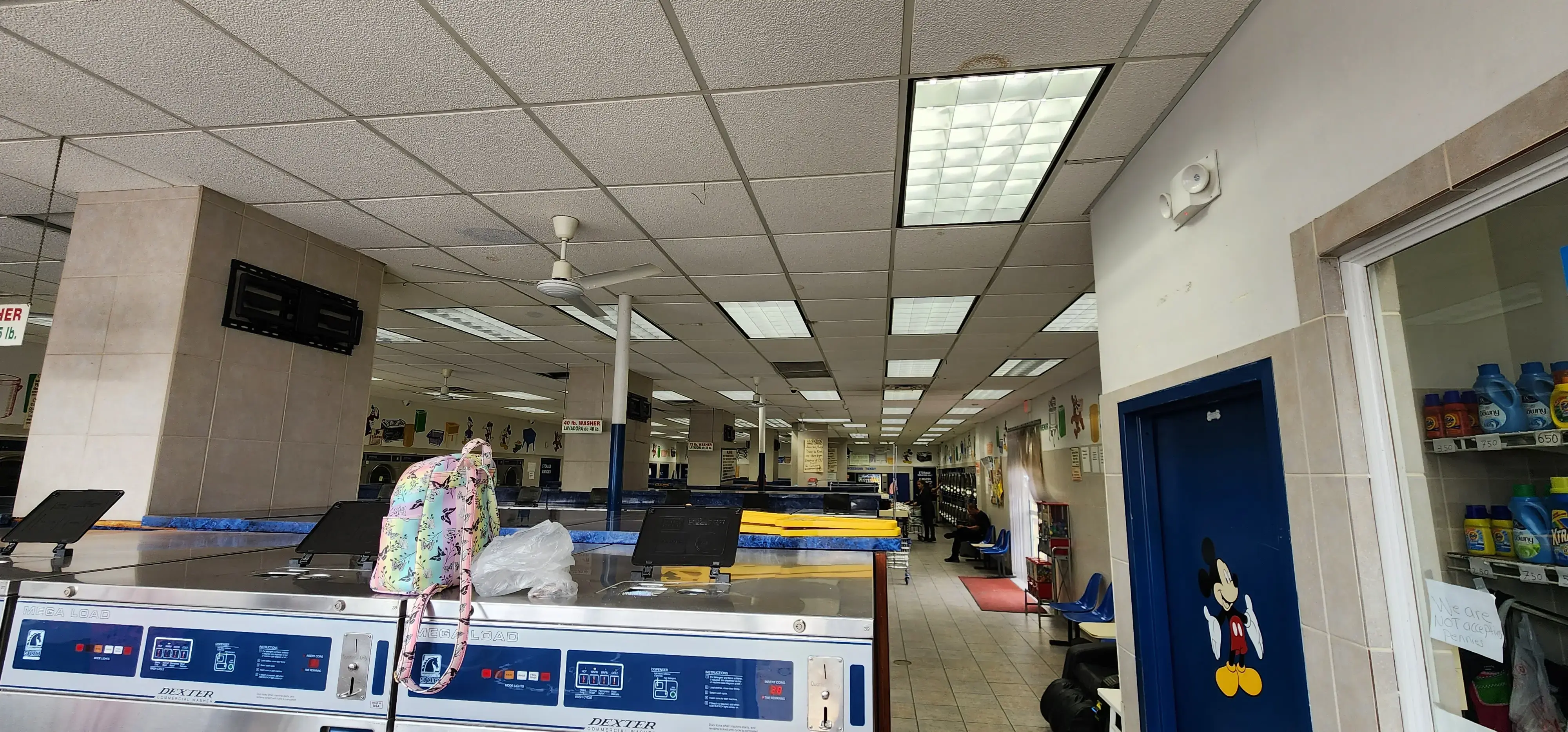Community Laundromat thumbnail 12