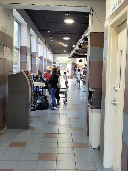 Community Laundromat - Image 16